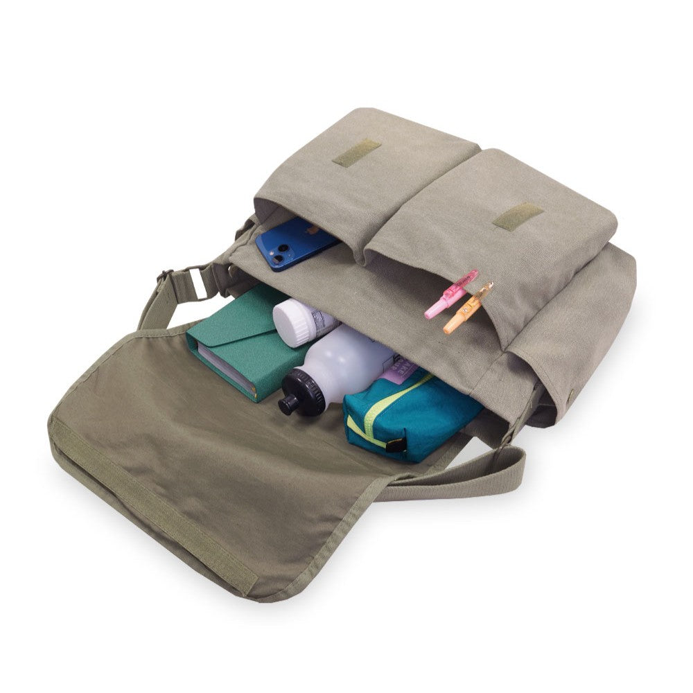Large Canvas Messenger bag in cotton canvas with multiple pockets, ideal for daily use.