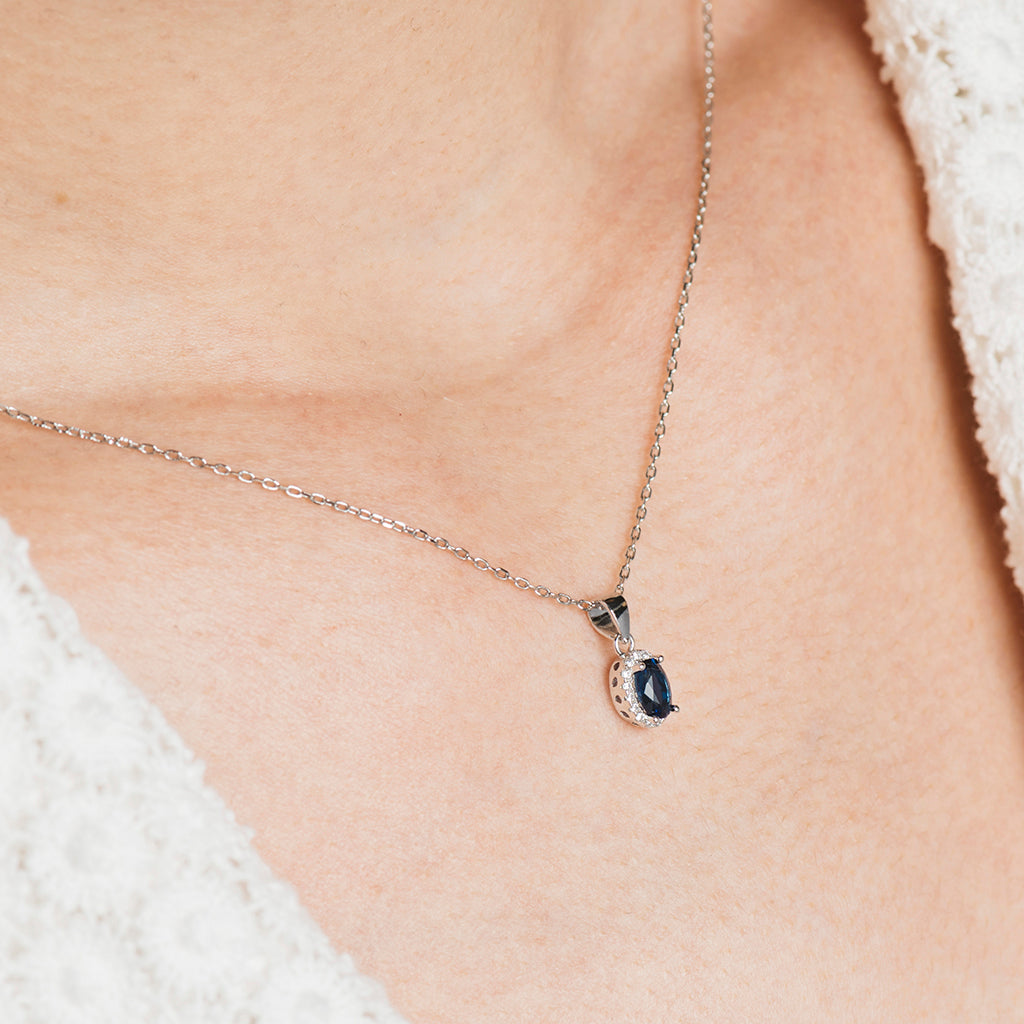 Conjunto de collar y pendientes en plata 925 con circonitas blancas y azules zafiro, elegante y sofisticado.