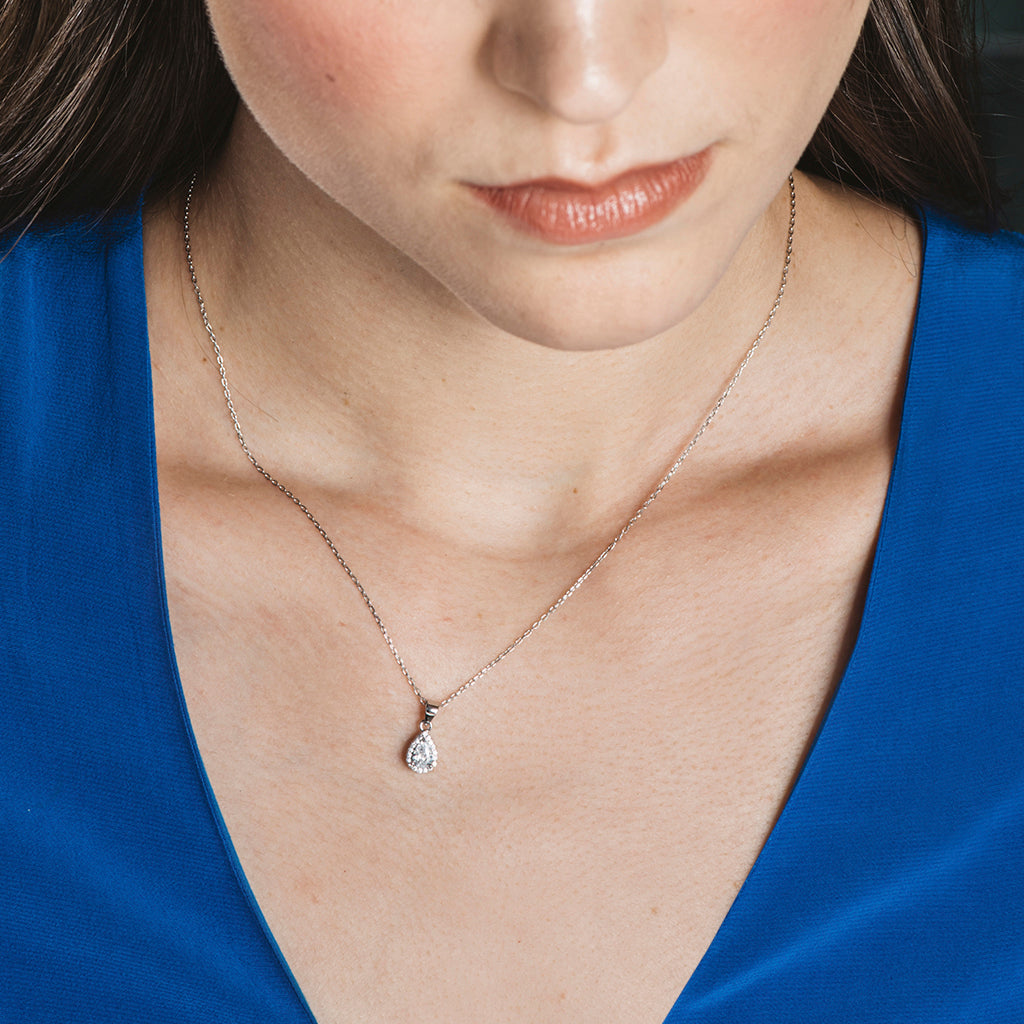 Conjunto de joyas en forma de lágrima, collar y pendientes de plata 925 con circonitas blancas, elegante y sofisticado.