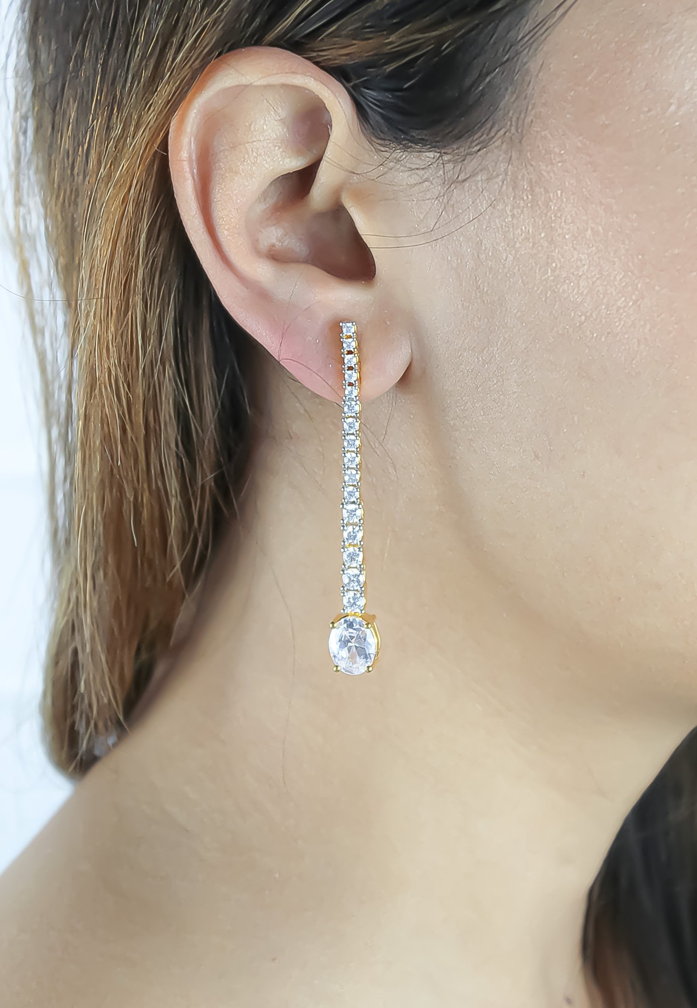 Elegant Cruise Marbella Earrings featuring 17 zircon stones in gold and silver plating, perfect for evening wear.