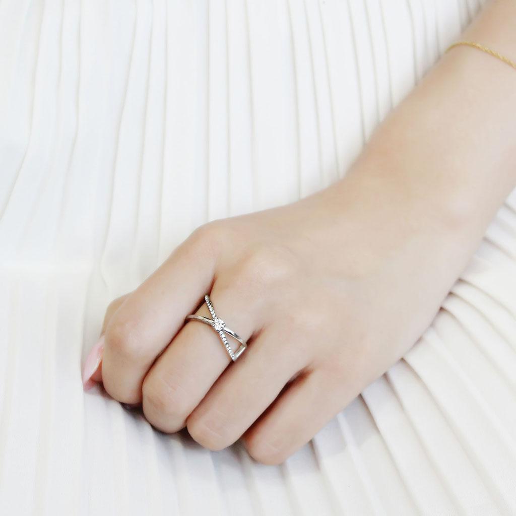 DA351 High Polished Stainless Steel Ring featuring a clear AAA Grade CZ stone, showcasing its elegant design and shiny finish.