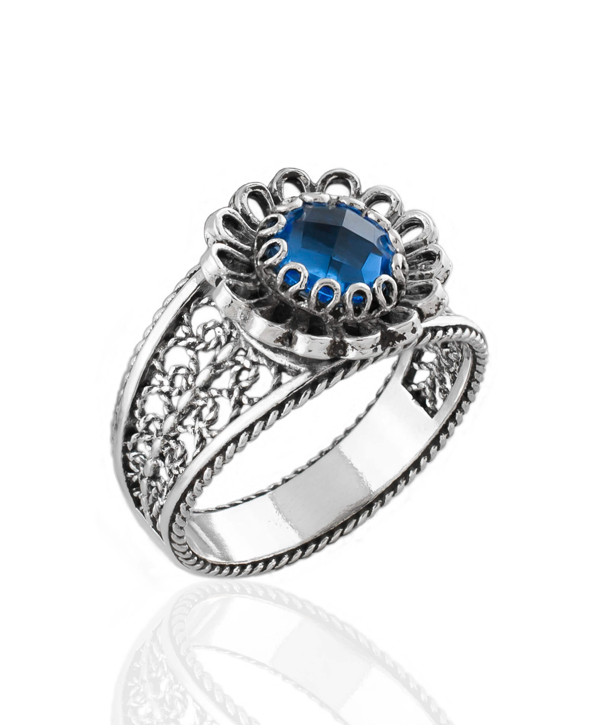 Daisy Figured Blue Quartz Gemstone Filigree Art Women Silver Cocktail Ring showcasing intricate filigree design and a sparkling blue quartz gemstone.