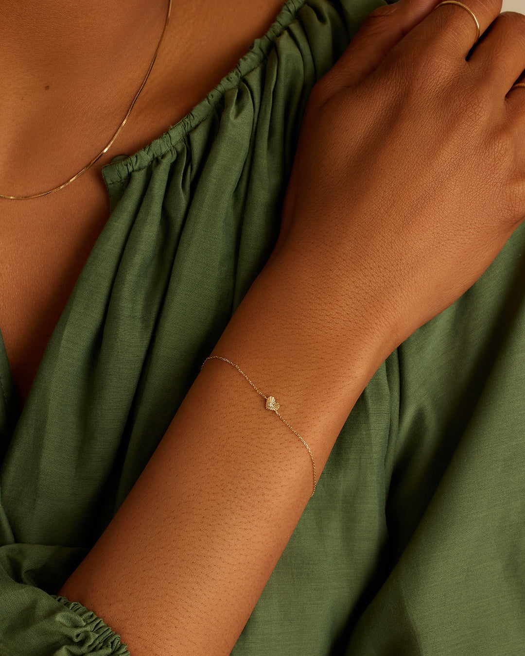 A delicate Diamond Vintage Heart Bracelet featuring a romantic heart design adorned with sparkling diamonds.