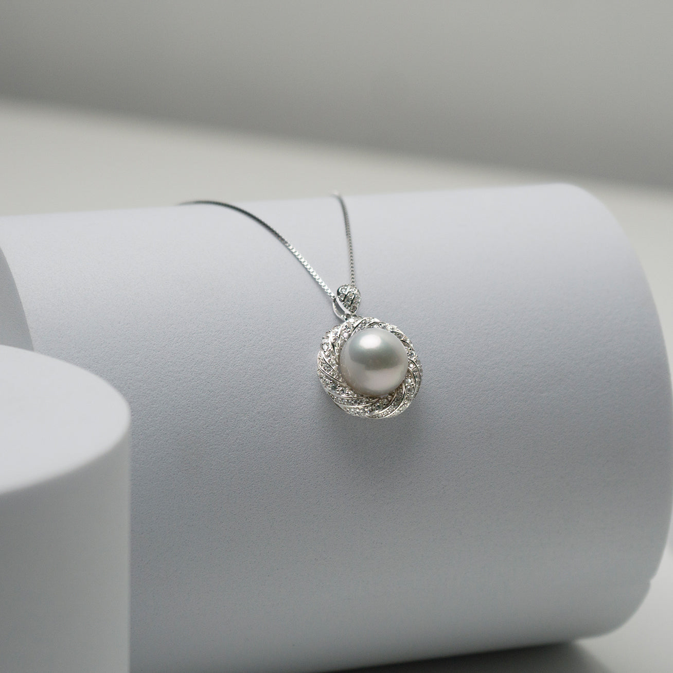 Elegant Edison Pearl Necklace featuring a 12-13mm lustrous pearl and cubic zirconia accents on Sterling Silver with 18k Gold Plating.