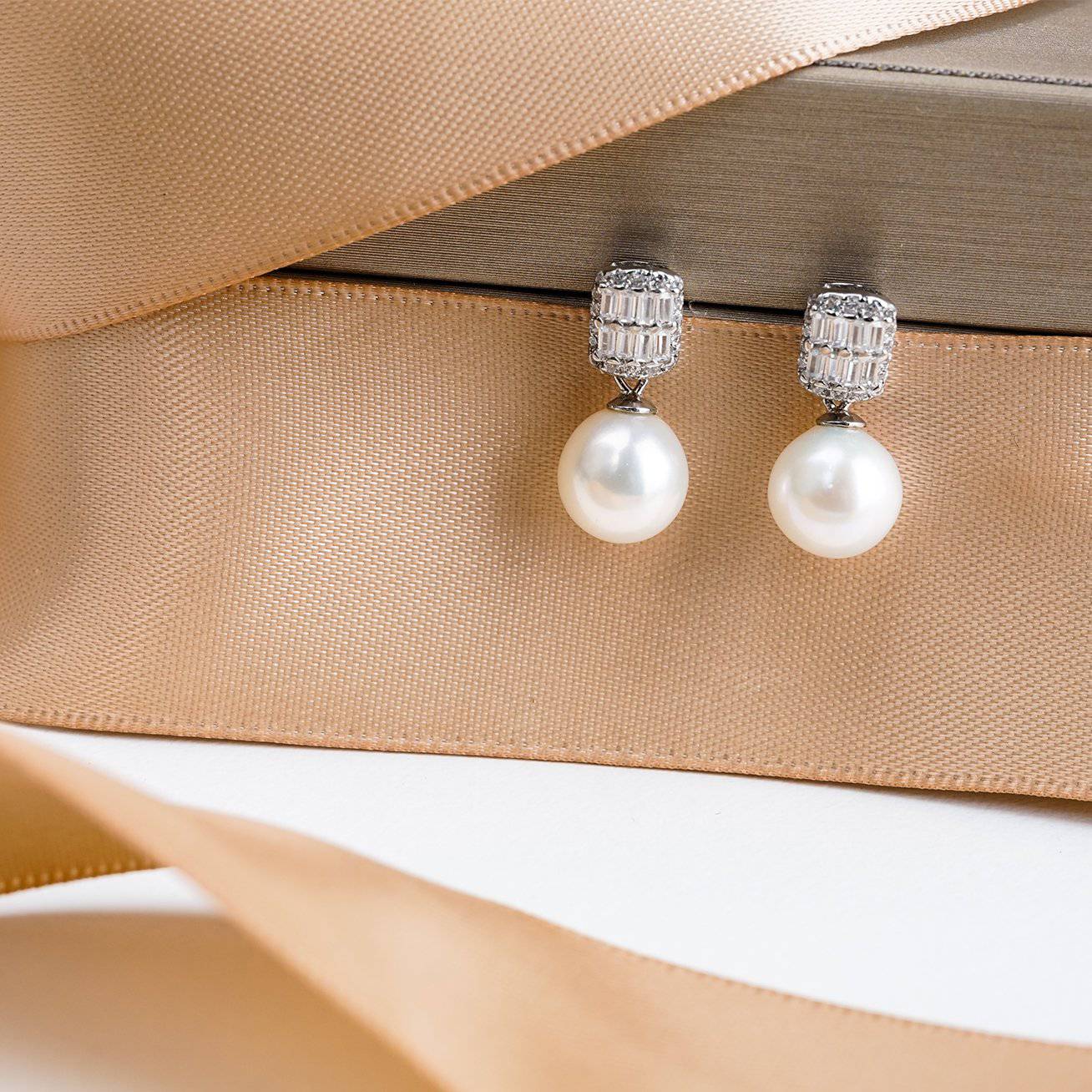 Elegant Freshwater Pearl Earrings WE00066 featuring round white pearls and sterling silver with gold plating.