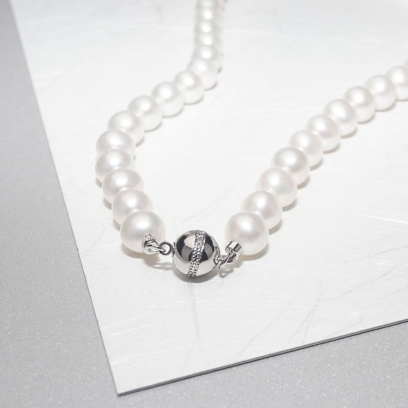 Elegant Freshwater Pearl Necklace WN00094 featuring classic round white pearls with a sterling silver clasp and gold plating.