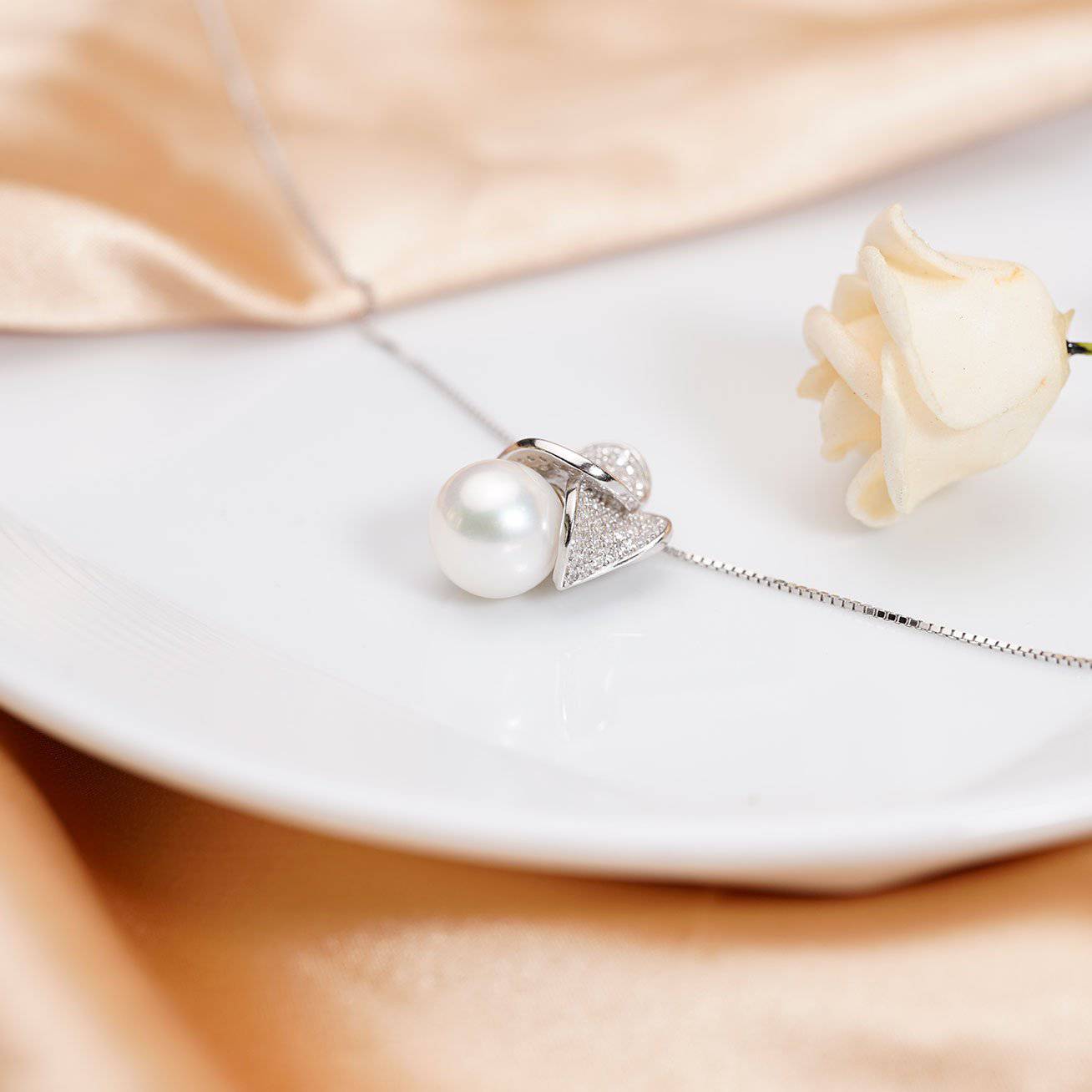 Elegant Freshwater Pearl Necklace WN00096 featuring a round white pearl surrounded by cubic zirconia petals and sterling silver.