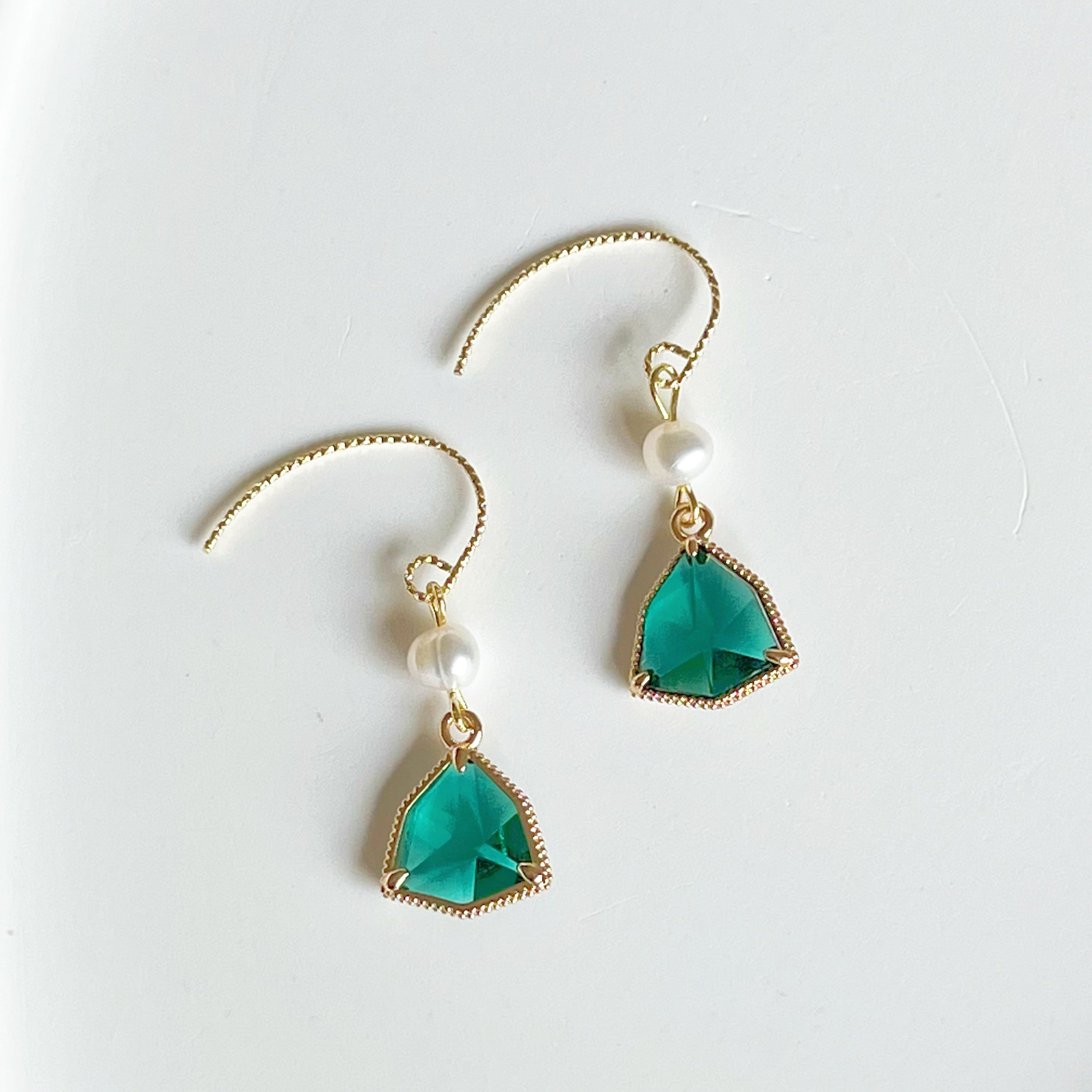 Emerald green crystal and pearl drop earrings featuring gold-plated bronze ear wires and freshwater pearls.