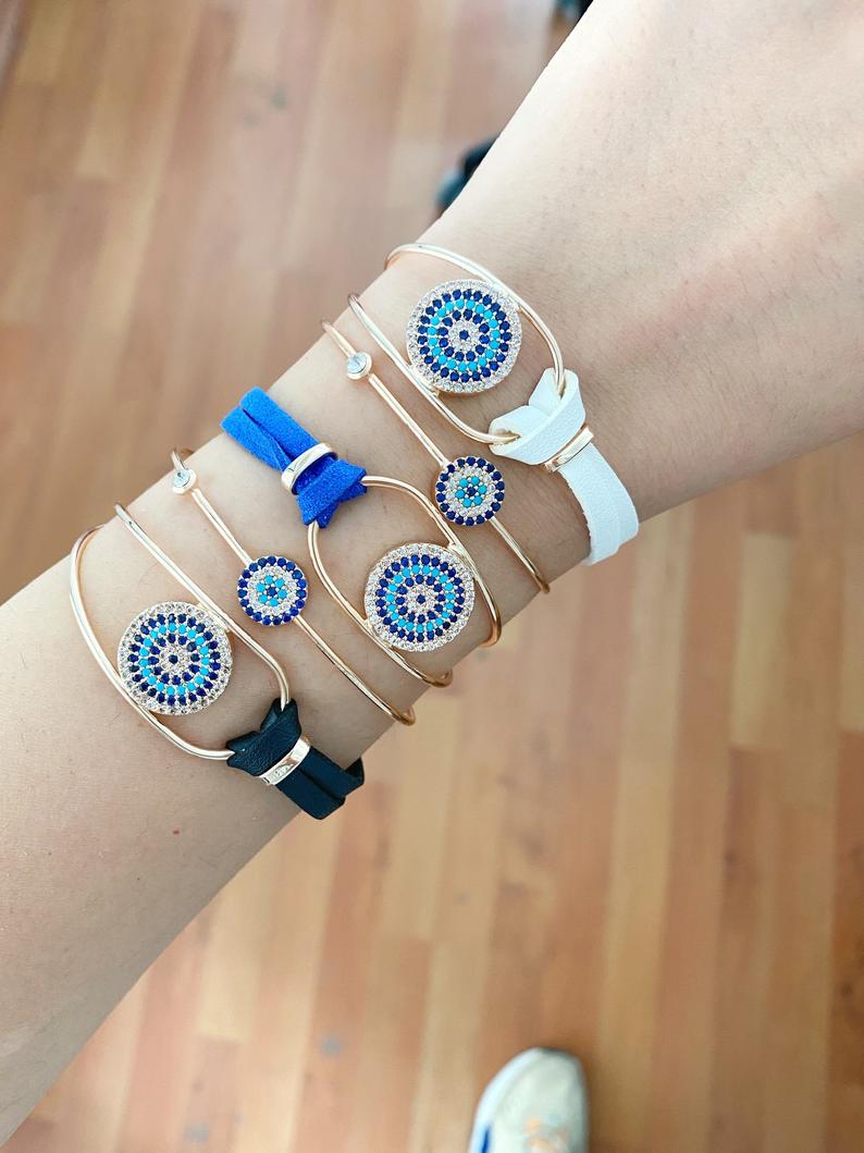 Evil Eye Bracelet featuring a leather band and rose gold chain, adorned with a protective evil eye charm and zircon stones.