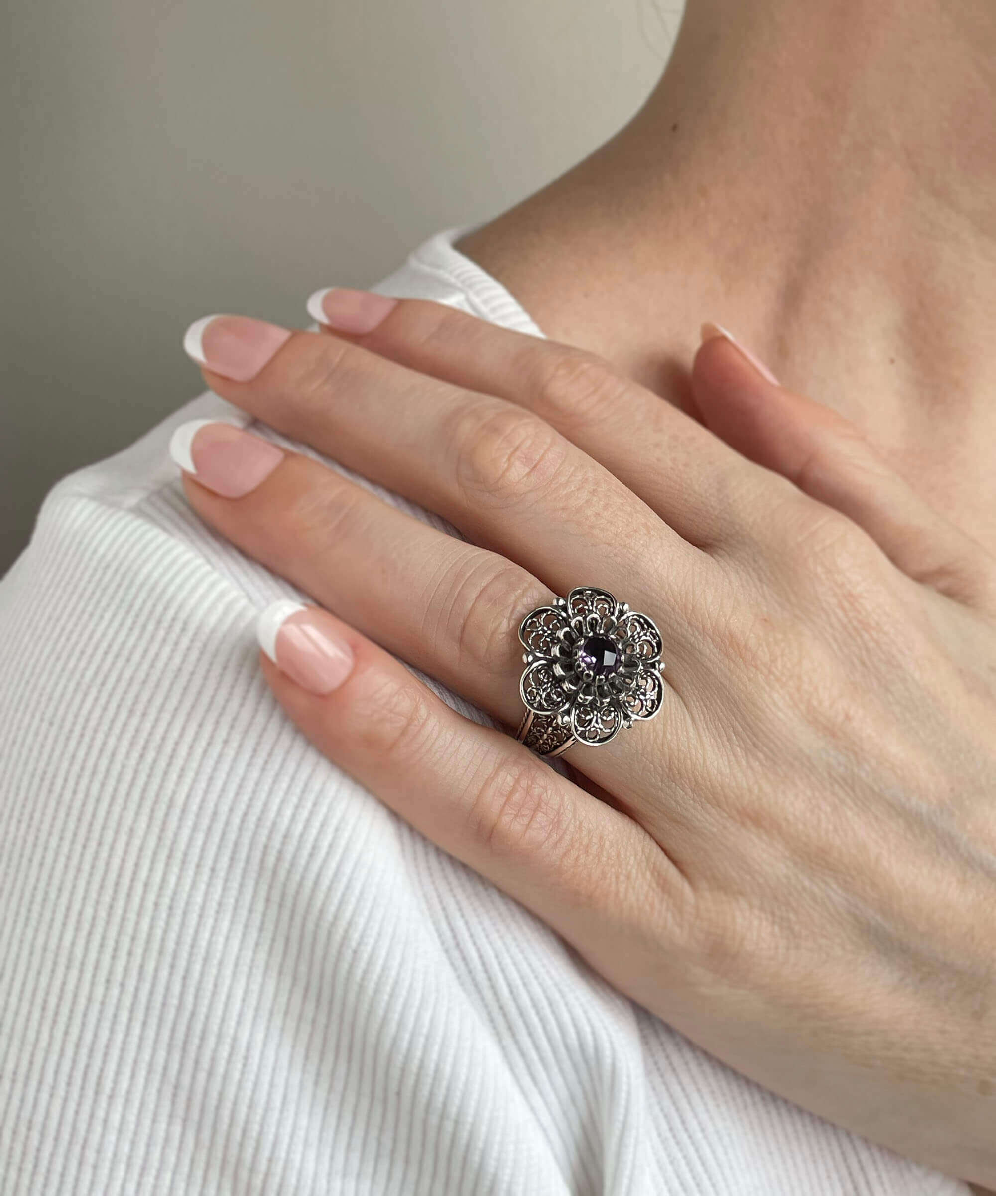 Elegant Filigree Art Amethyst Gemstone Women Silver Statement Ring with intricate lace daisy flower design.