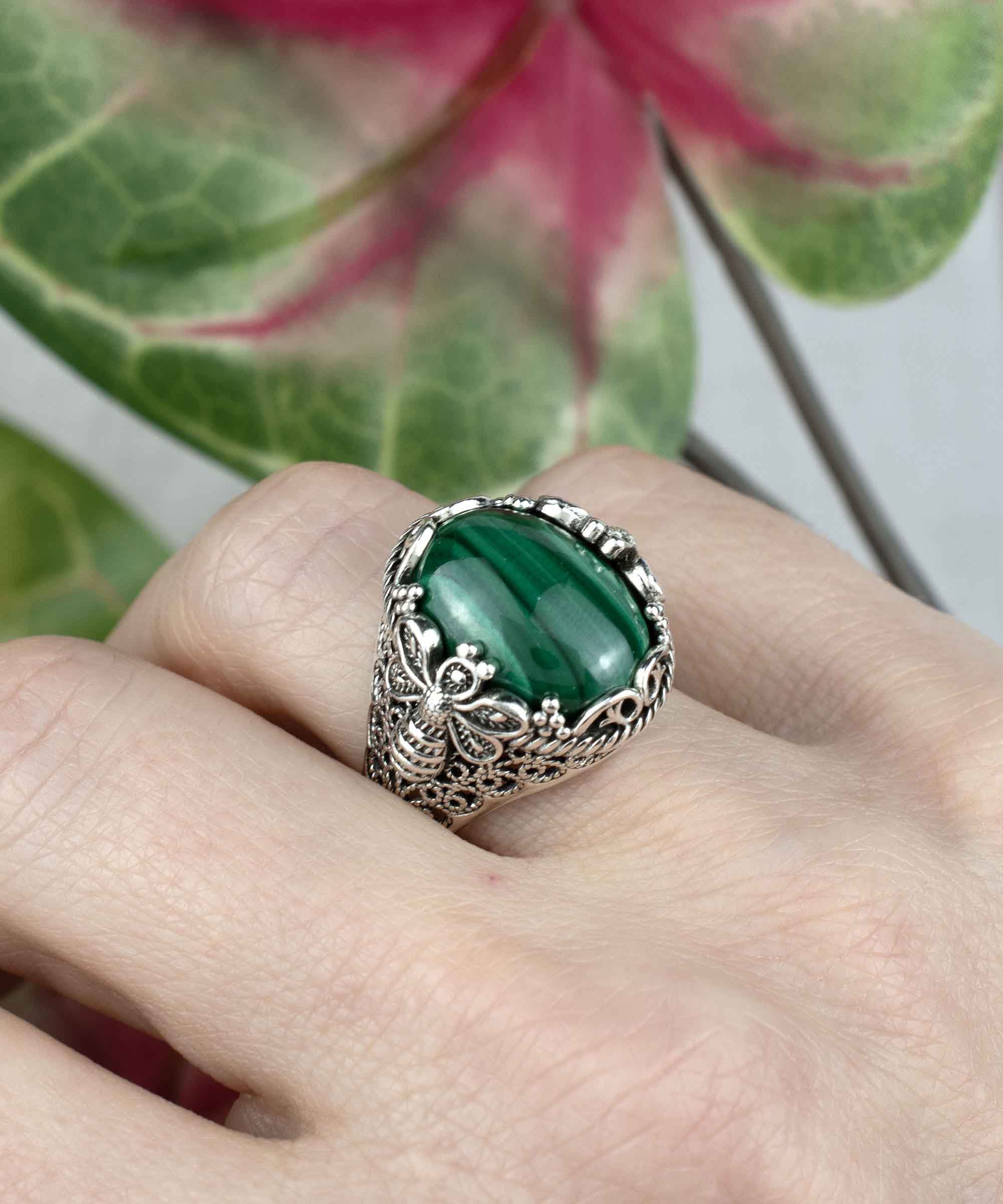Elegant 925 Sterling Silver ring featuring a detailed filigree art bee design and a vibrant natural malachite gemstone.