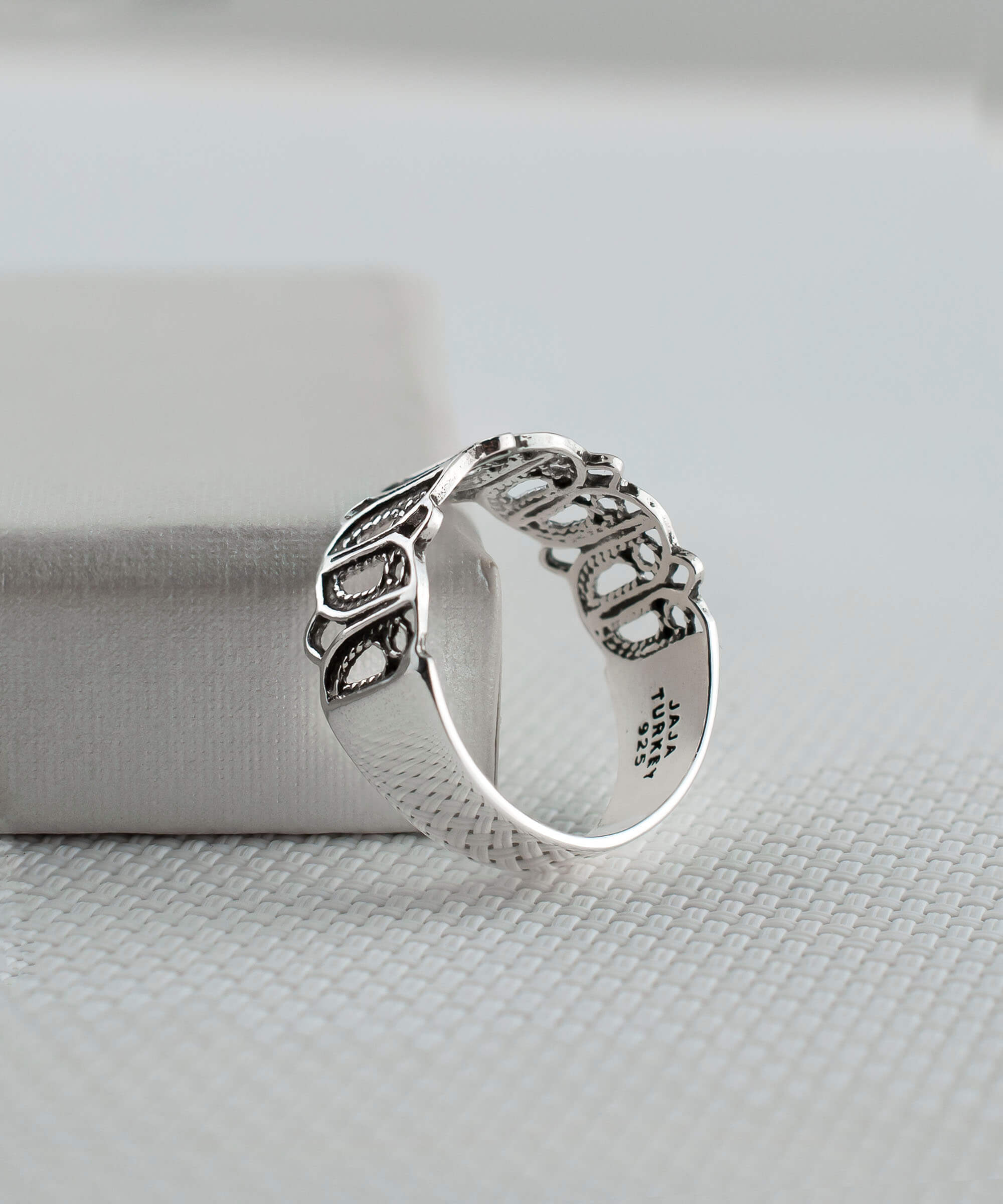 Elegant Filigree Art Women Tulip Figured Sterling Silver Band Ring showcasing intricate metal strands and polished finish.