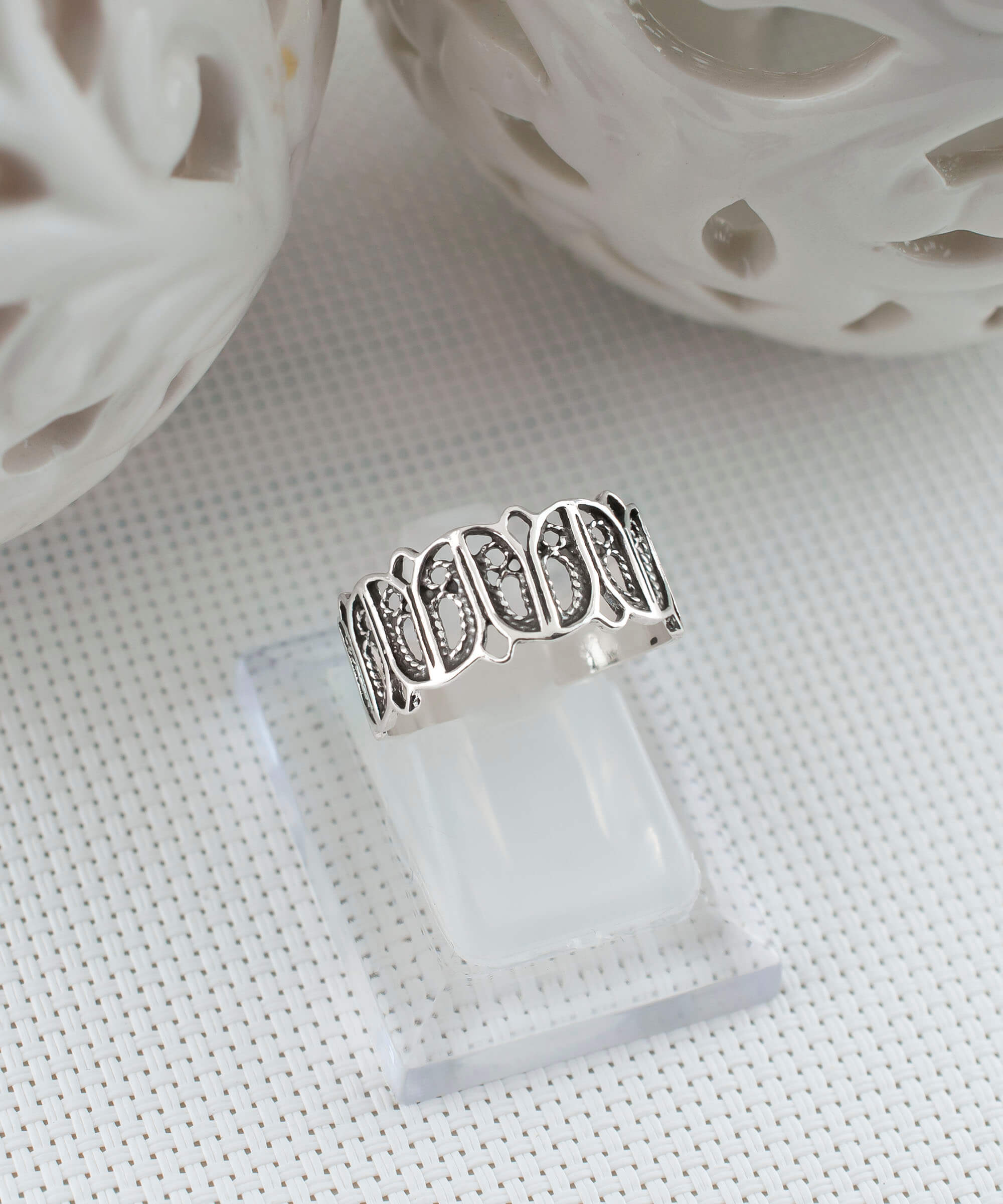 Elegant Filigree Art Women Tulip Figured Sterling Silver Band Ring showcasing intricate metal strands and polished finish.