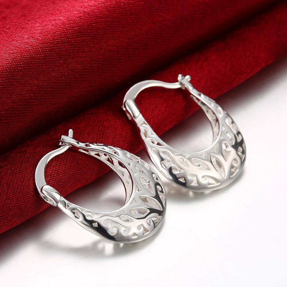 Elegant Filigree Leverback French Lock Earrings in 18K White Gold Plated, showcasing intricate design and hypoallergenic features.
