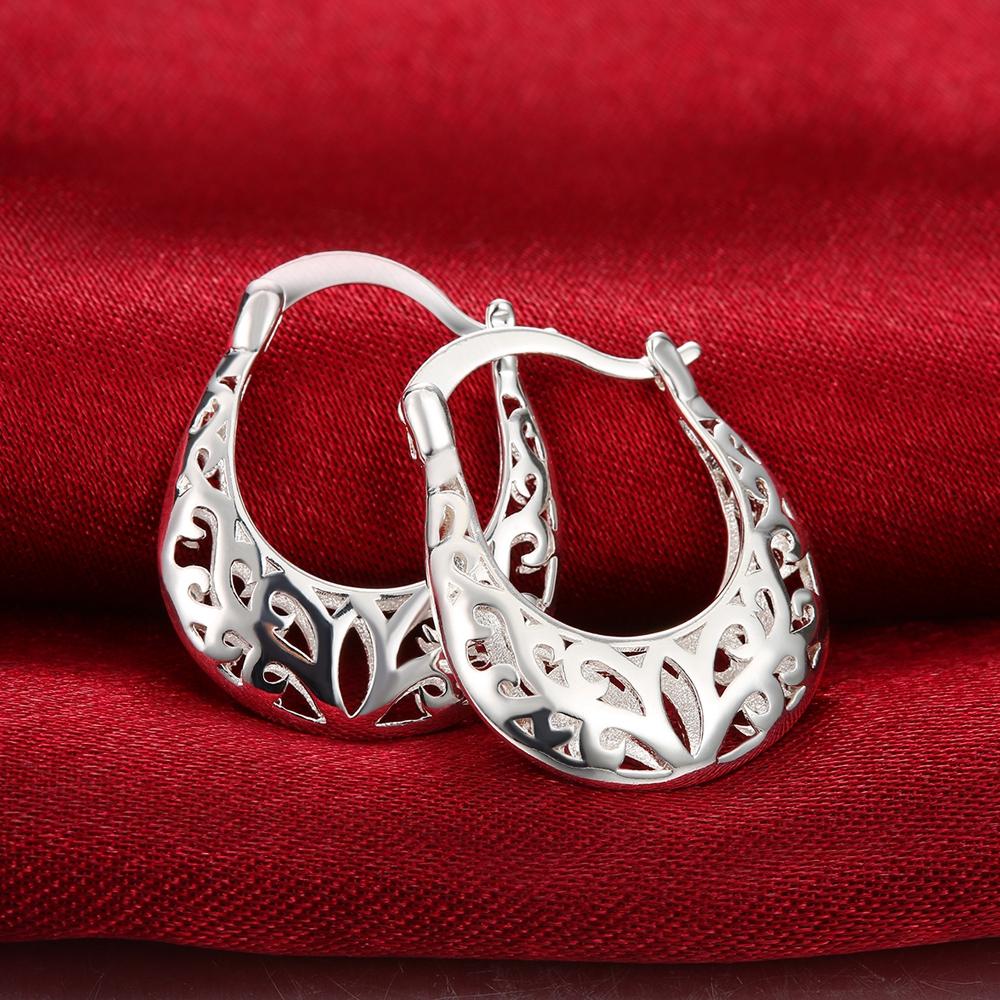 Elegant Filigree Leverback French Lock Earrings in 18K White Gold Plated, showcasing intricate design and hypoallergenic features.