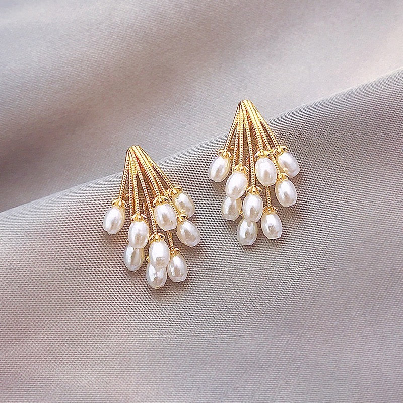 Fireworks Pearls Stud Earrings made of alloy, featuring a unique design with pearl accents, measuring 3 * 2cm.