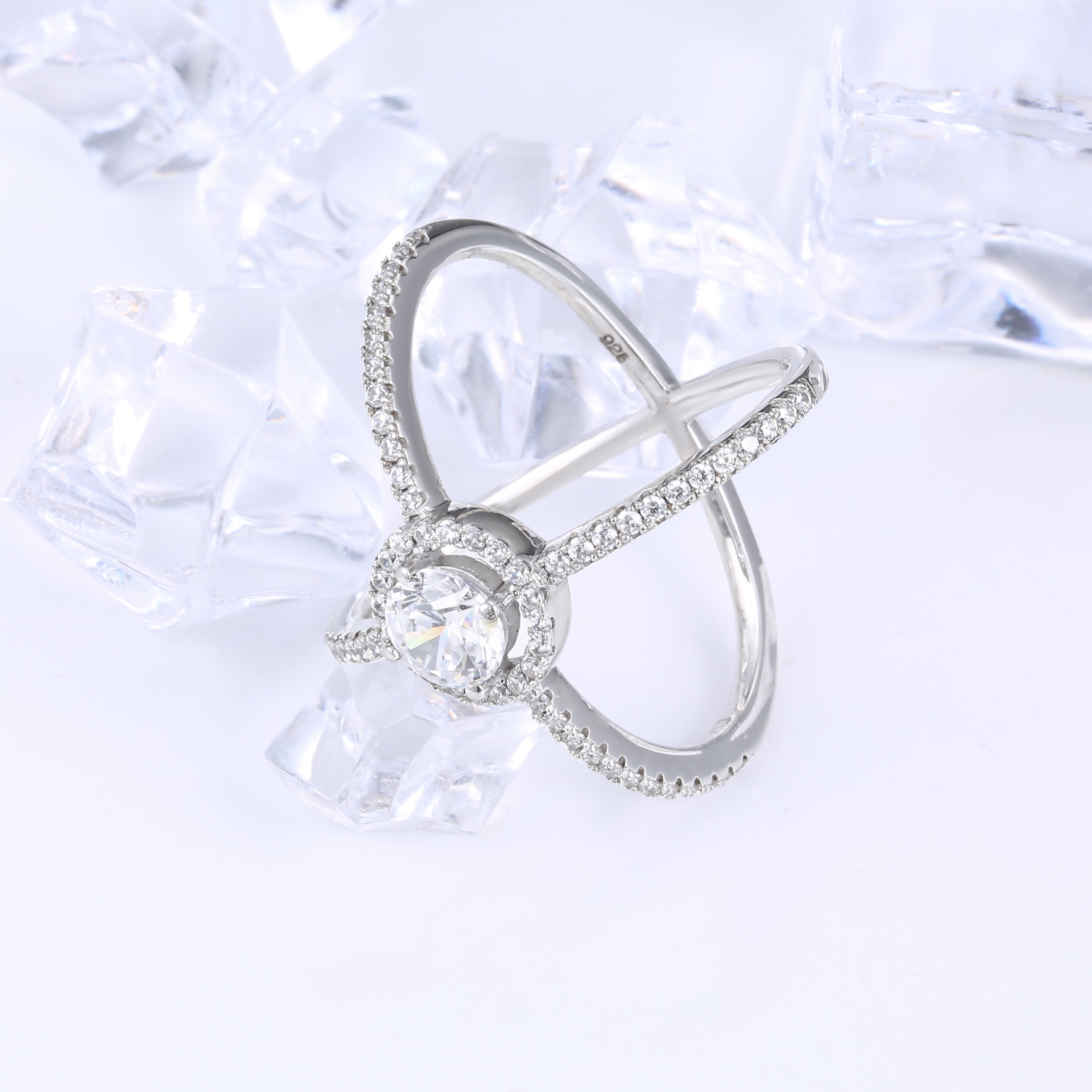 A stunning cross ring made of 925 sterling silver, featuring a round cut Lachouette white stone and adorned with sparkling cubic zirconia.