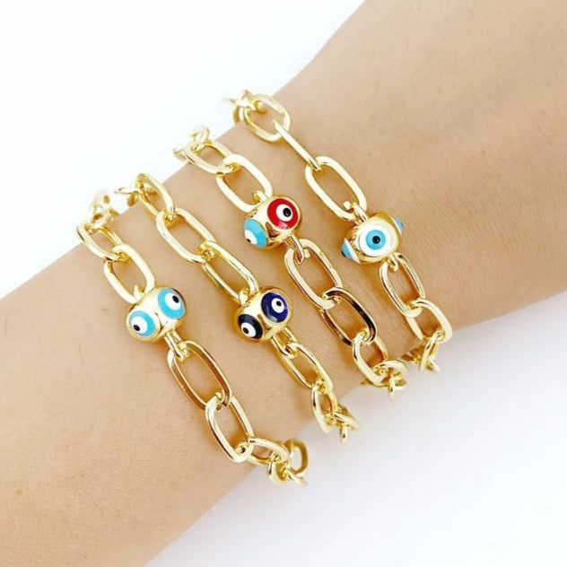 Gold Oval Link Chain Bracelet featuring an Evil Eye charm, showcasing vibrant colors and elegant design.