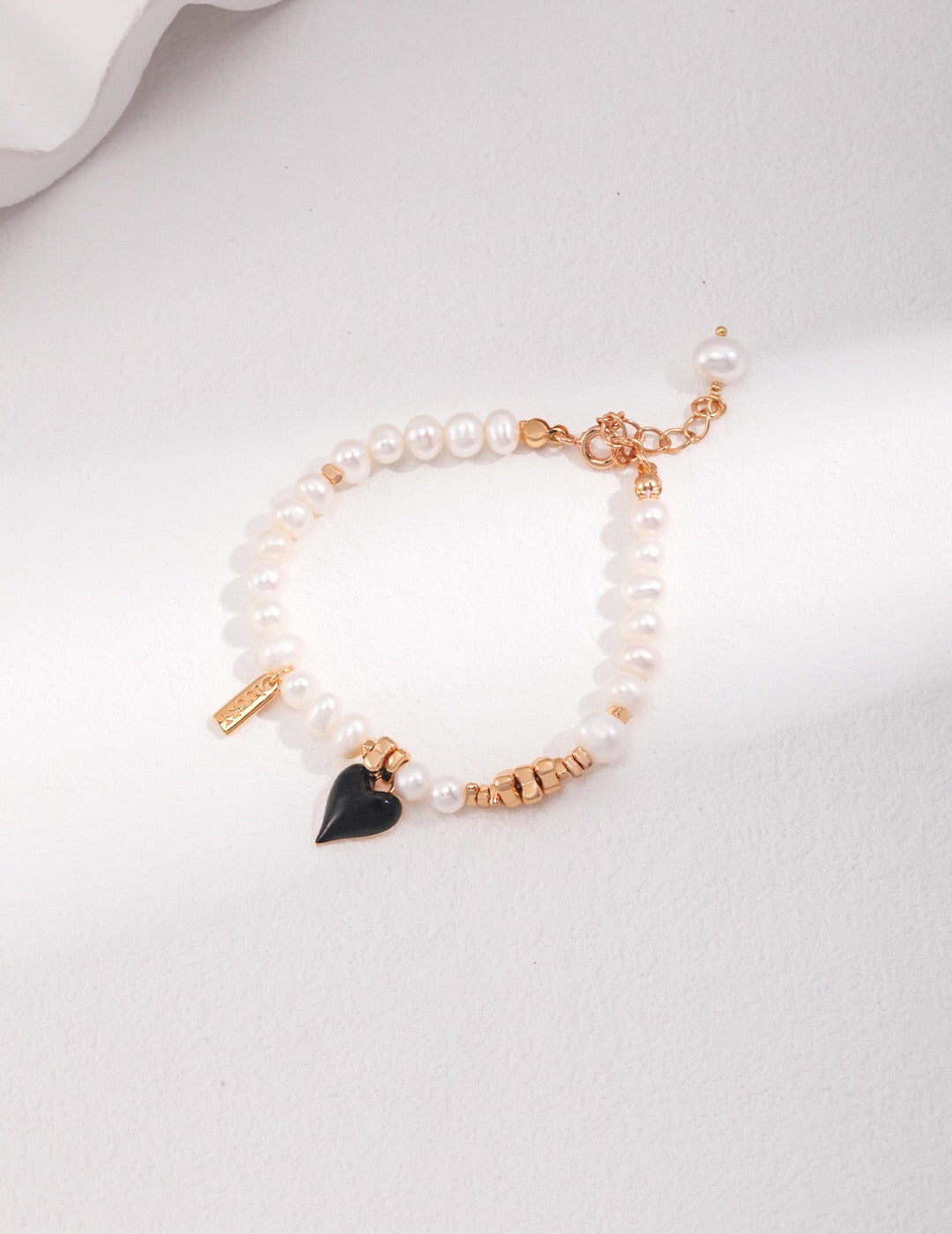Elegant Heart Pendant Pearl Bracelet featuring natural pearls and sterling silver, perfect for any occasion.