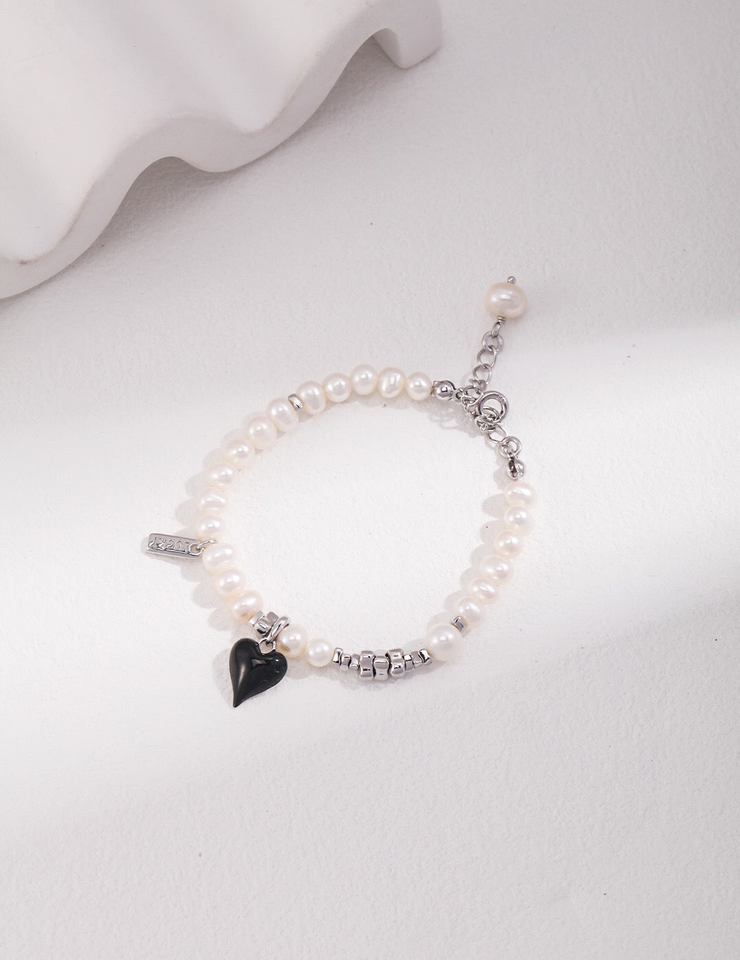 Elegant Heart Pendant Pearl Bracelet featuring natural pearls and sterling silver, perfect for any occasion.