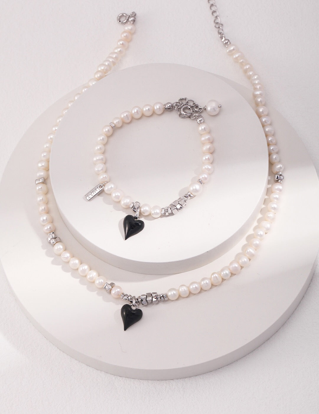 Elegant Heart Pendant Pearl Bracelet featuring natural pearls and sterling silver, perfect for any occasion.