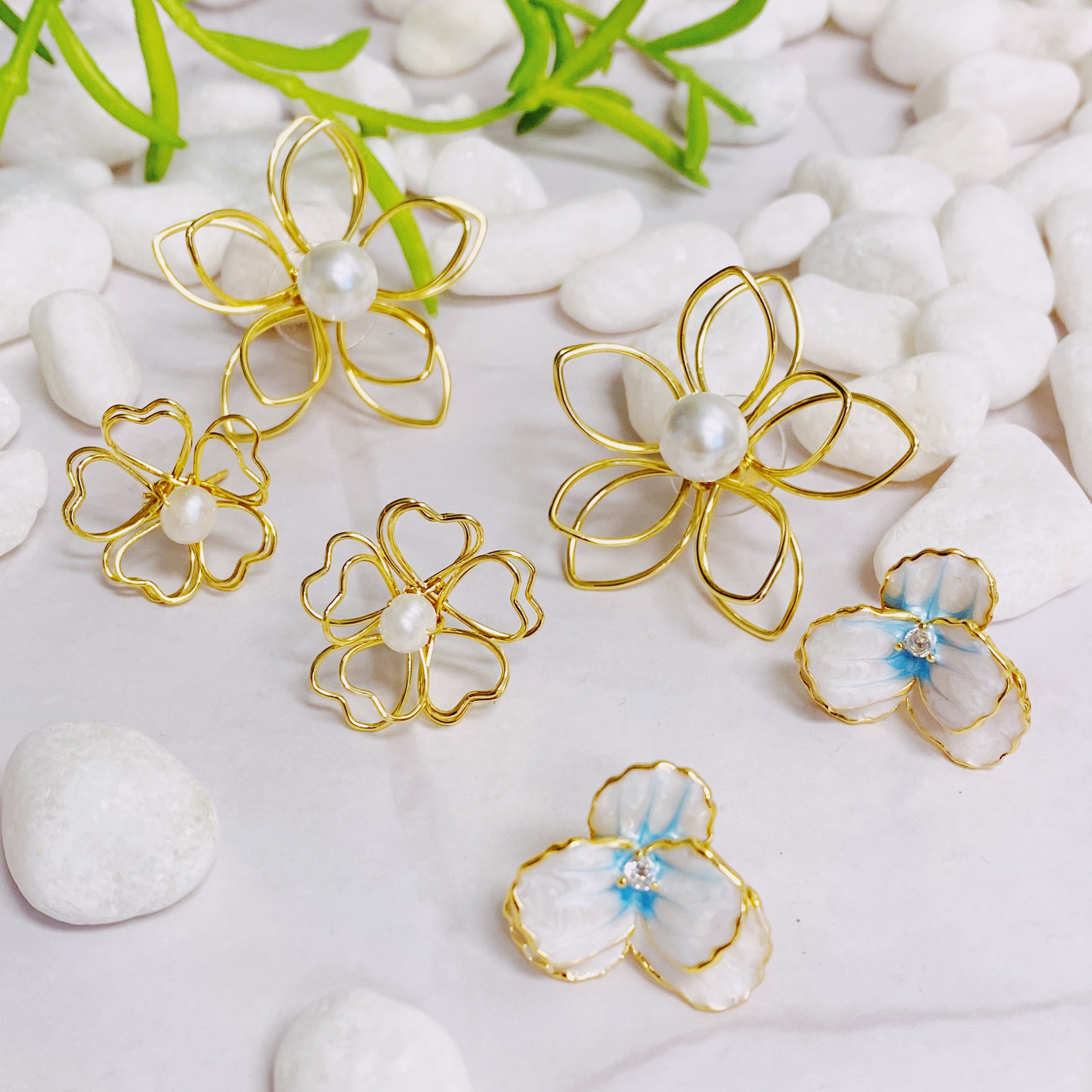 Elegant Heart Petals earrings featuring a freshwater pearl centerpiece and golden wire design.