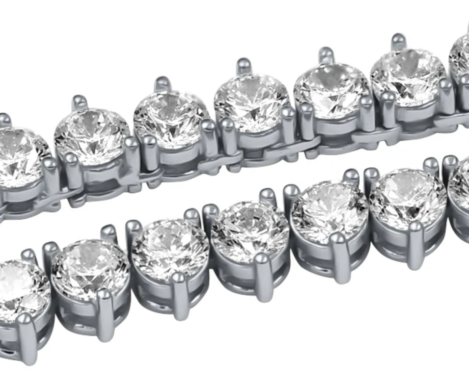 KAUNIS 4MM Chain made of 925 sterling silver with sparkling cubic zirconia stones, showcasing its elegant design.