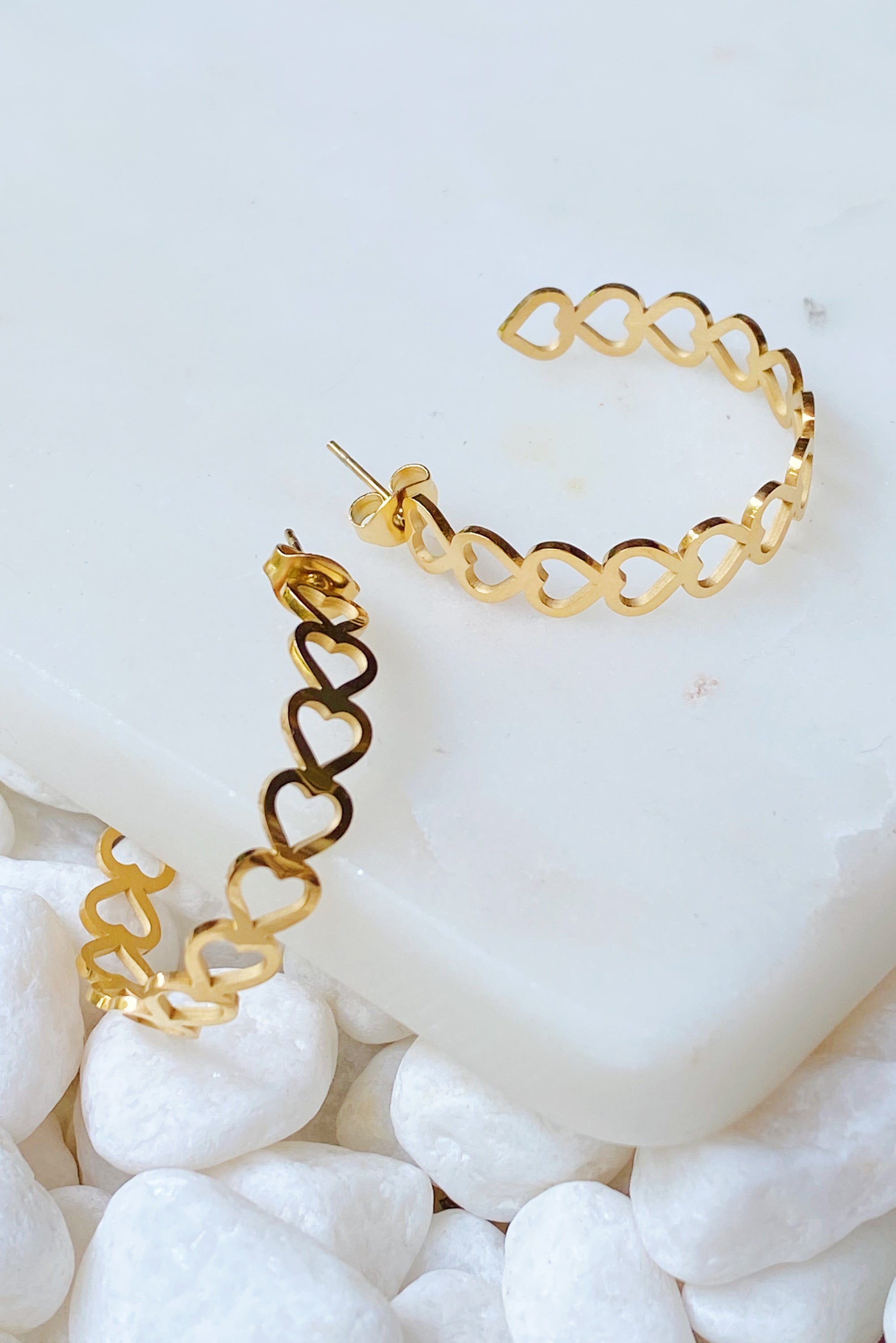 Elegant Linked Heart Hoop Earrings made of stainless steel with 18K gold plating, featuring a chic cutout heart design.