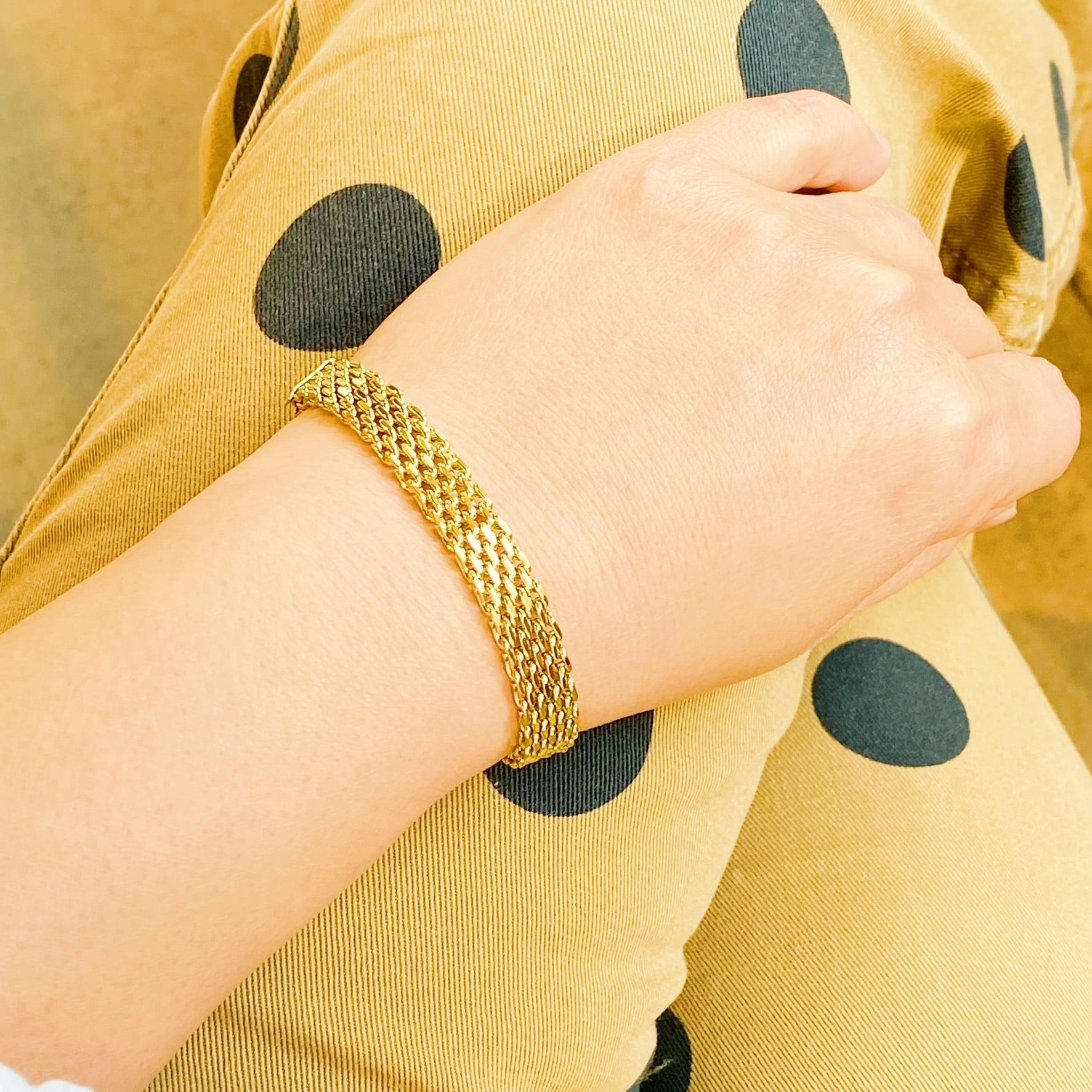 A stylish Links All Around Bracelet featuring a mesh gold design, adjustable length, and high-quality stainless steel construction.