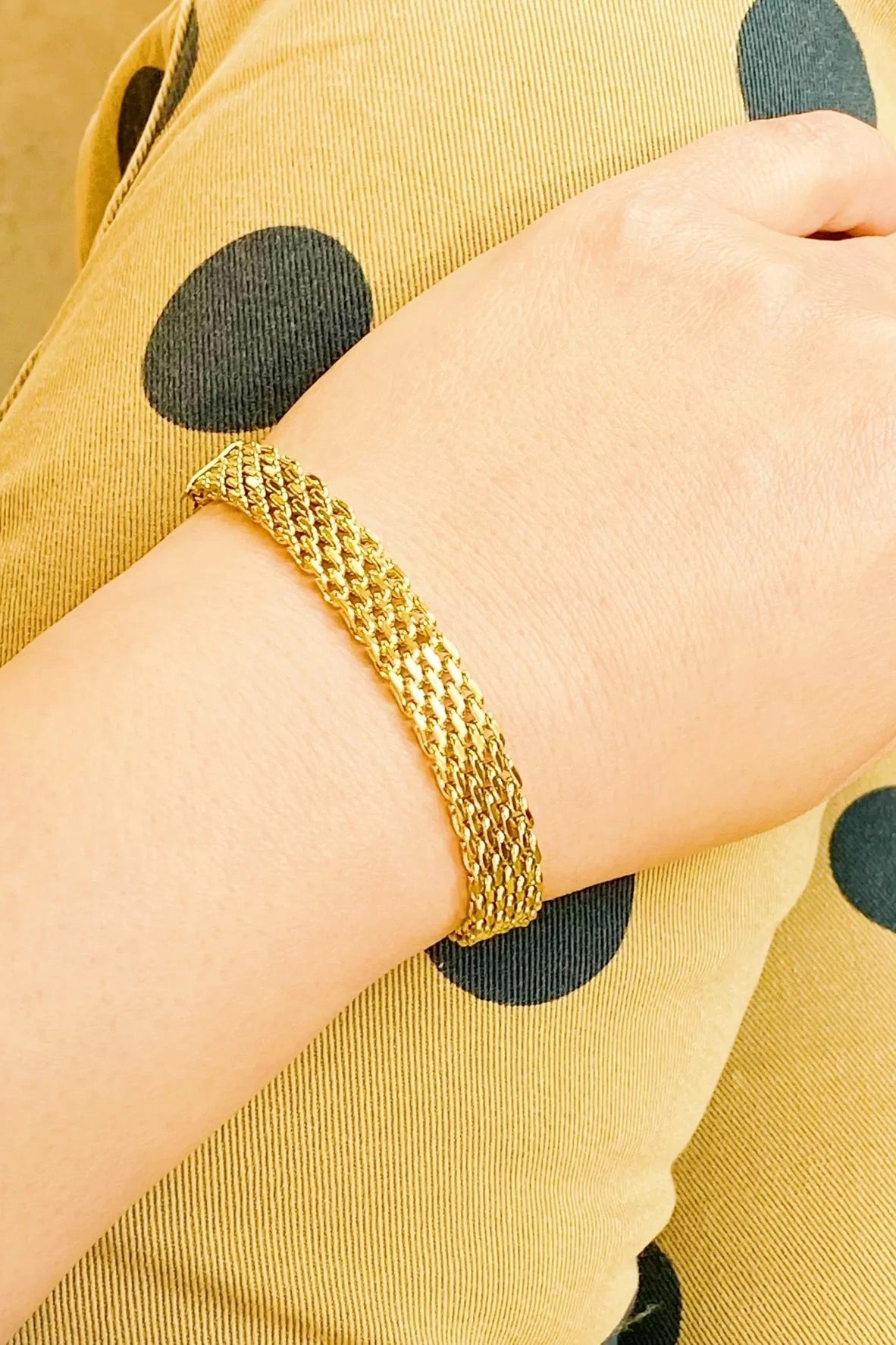 A stylish Links All Around Bracelet featuring a mesh gold design, adjustable length, and high-quality stainless steel construction.