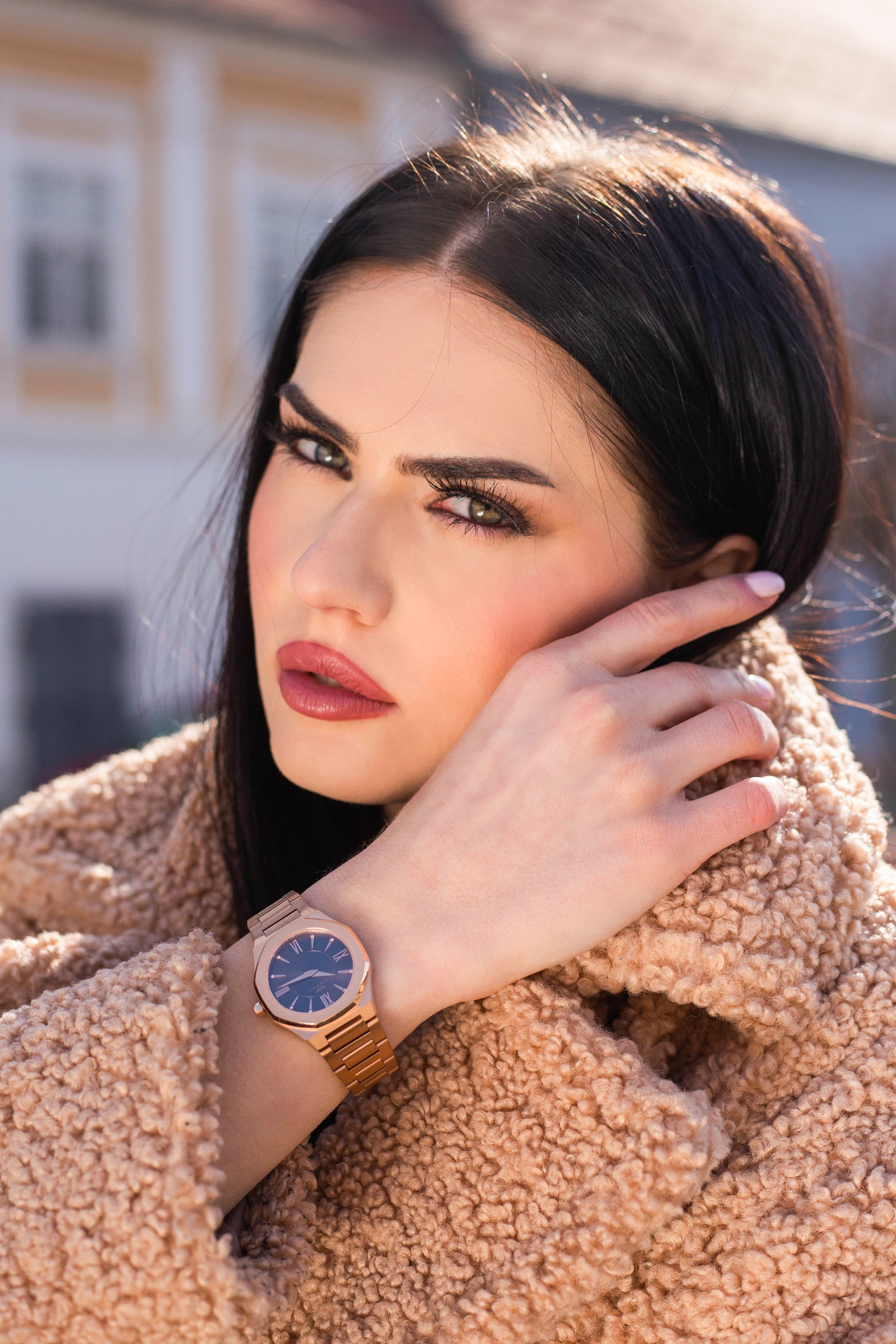 Livia Rose Gold - Smoke watch featuring Roman numerals and a Sunray dial with a multi-link bracelet.