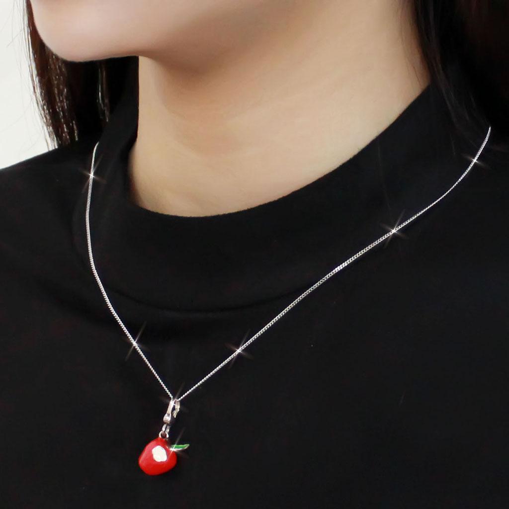 LOS428 Silver 925 Sterling Silver Chain Pendant with a sleek, minimalist design, showcasing its shiny silver finish and lightweight structure.