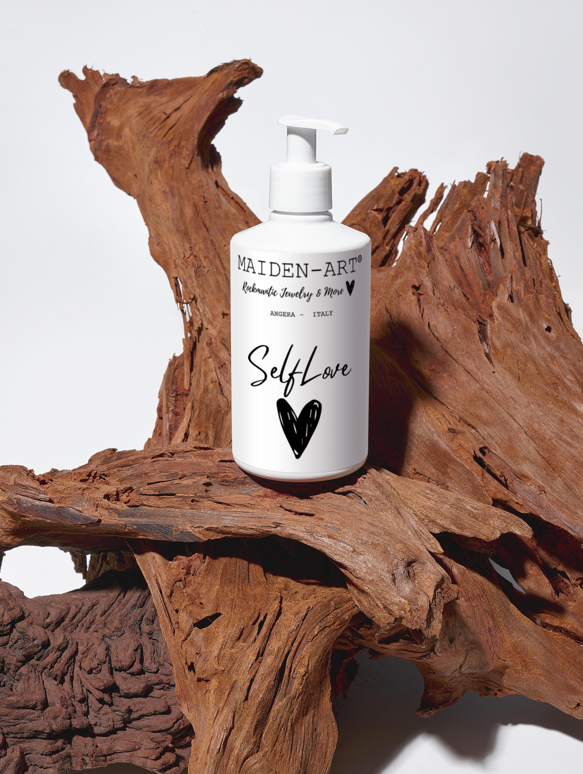 Mindful Hair Care Moisturising Conditioner bottle with natural ingredients like Argan Oil and Wheat Protein, designed for nourishing dry hair.