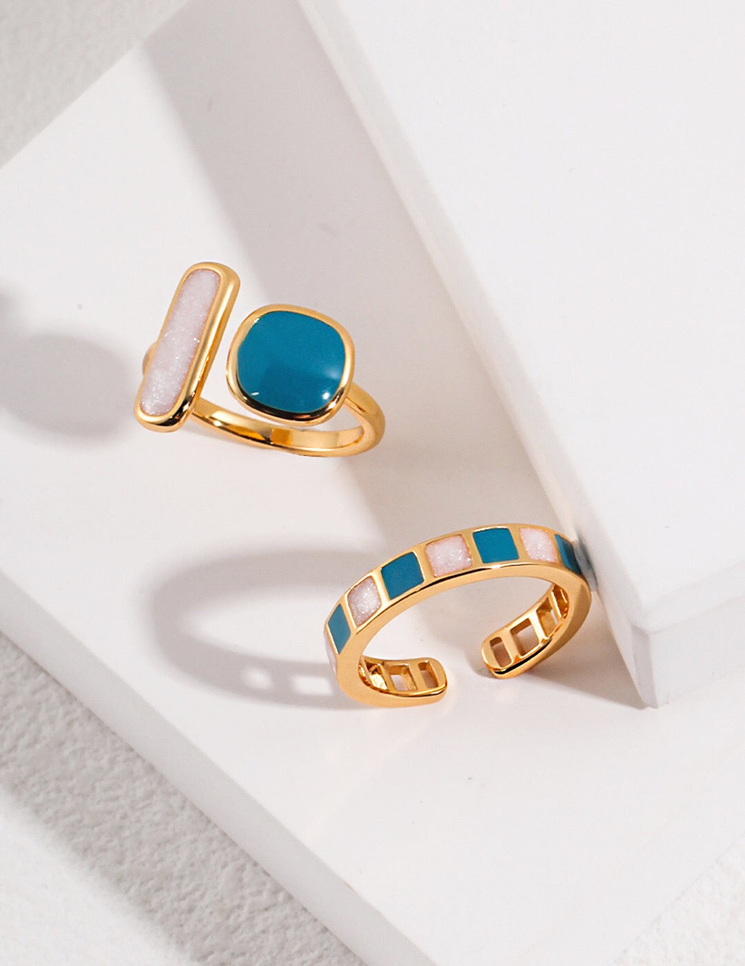 Minimalist Band Drip Glaze Open Ring featuring gold vermeil and lapis lazuli, elegantly designed with an adjustable band.