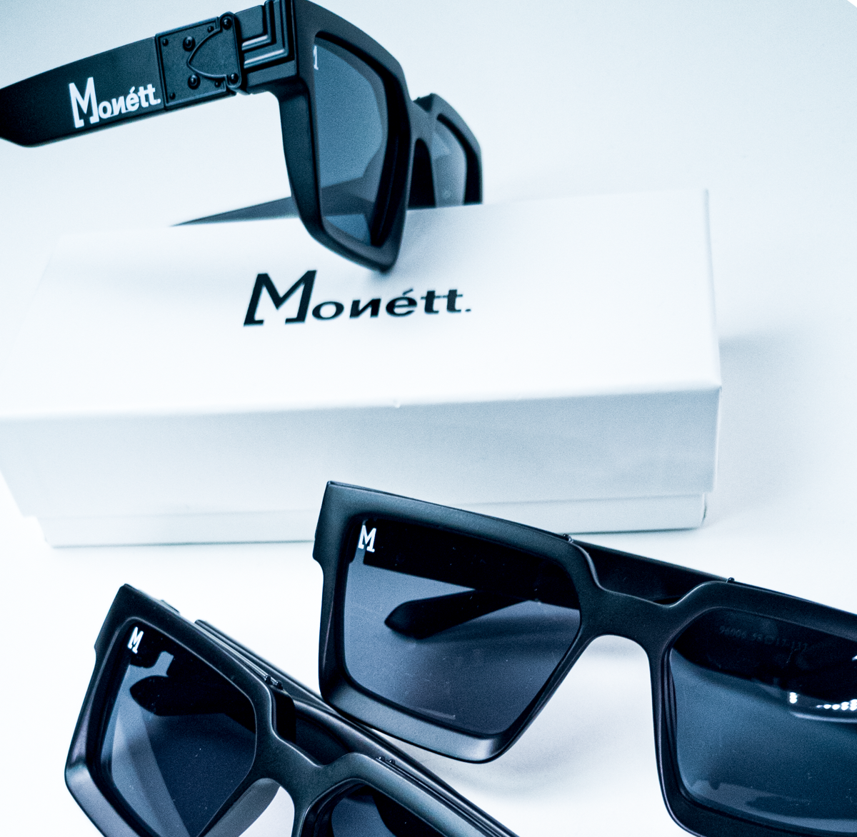 Monett Manifesto Black sunglasses featuring a stylish square frame and gradient lenses, perfect for outdoor activities.