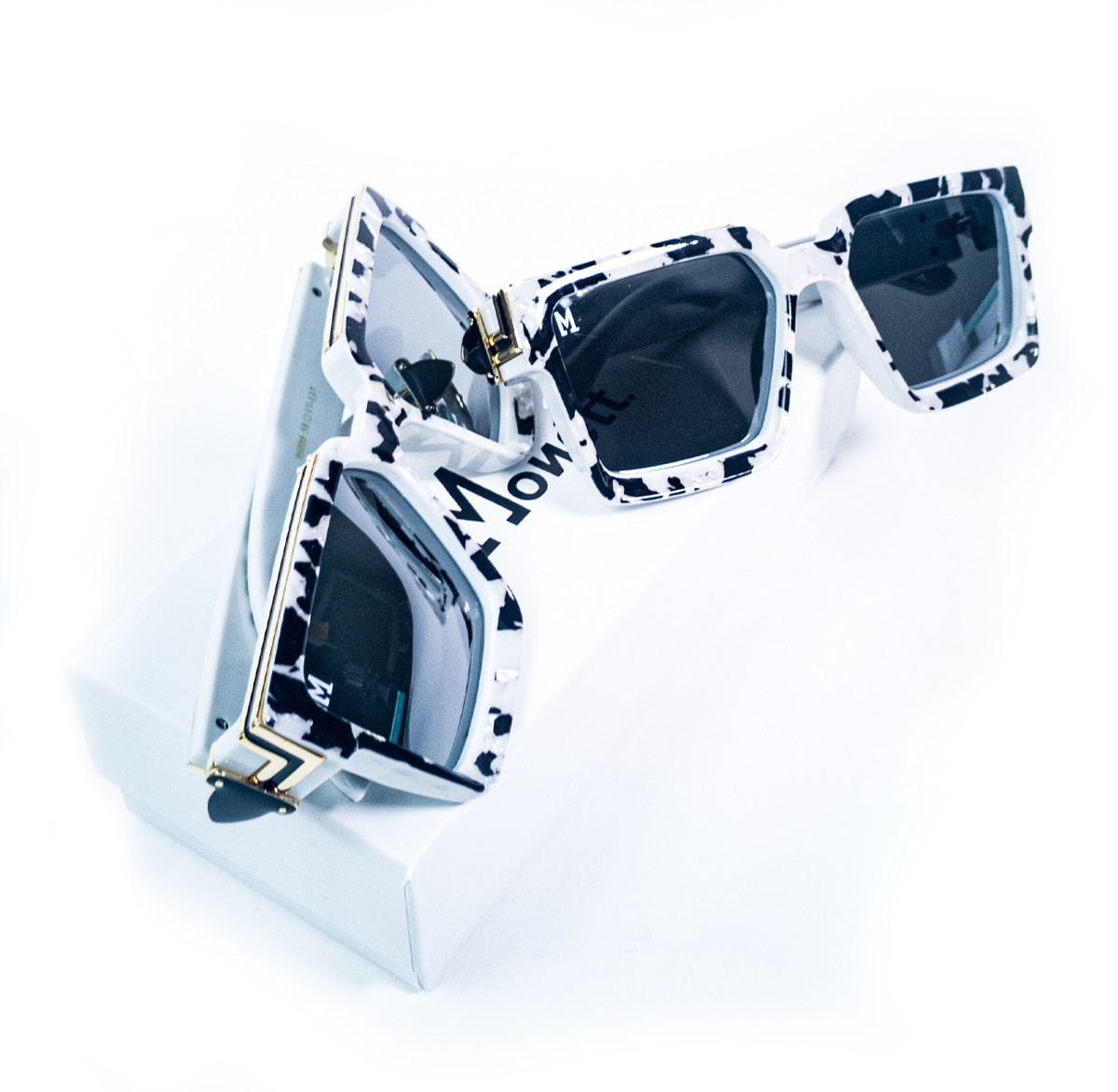 Monett Manifesto ELV sunglasses featuring square frames and gradient lenses, perfect for outdoor activities.