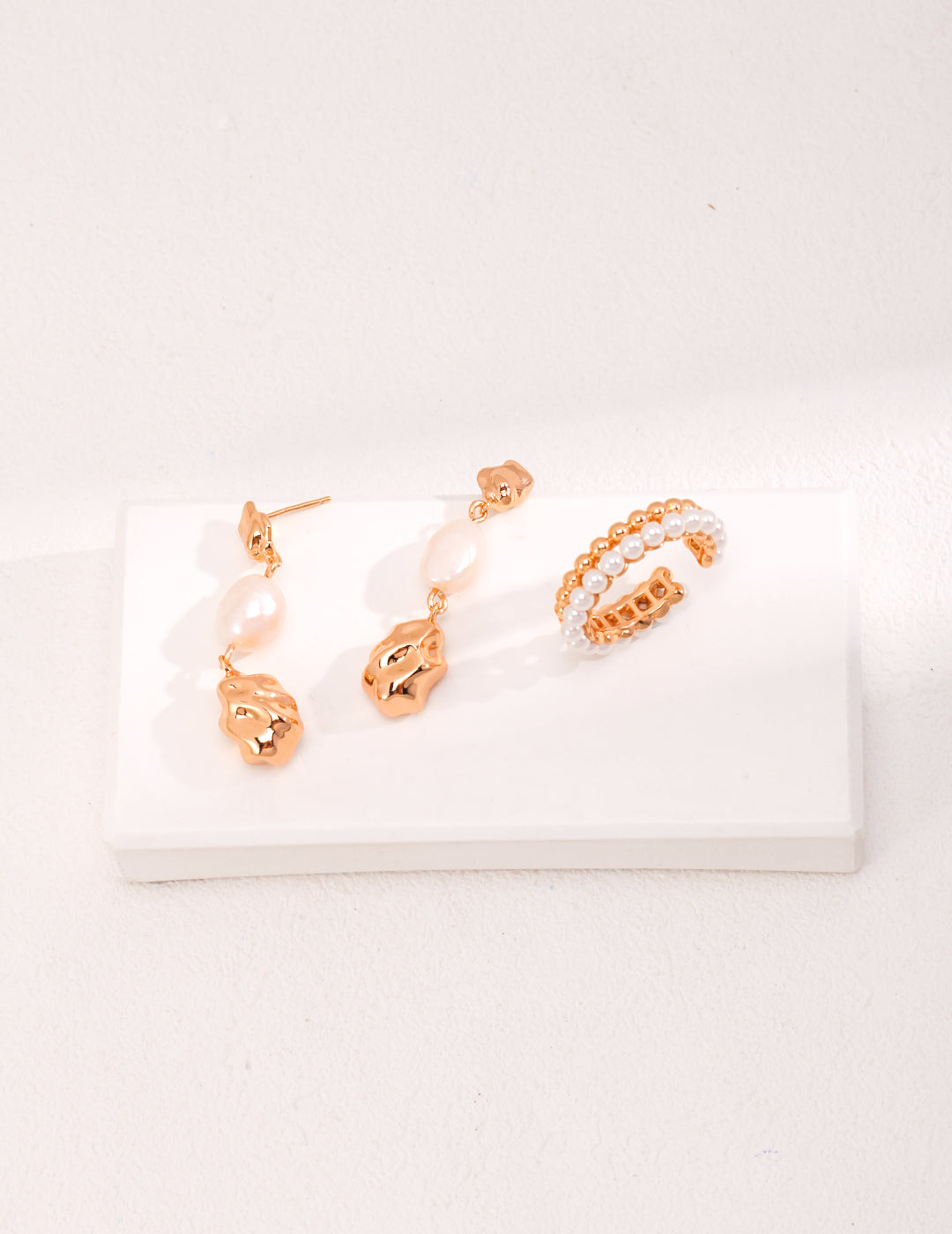 A stunning adjustable silver ring featuring a fusion of lustrous pearls and shimmering silver mini balls, perfect for any occasion.