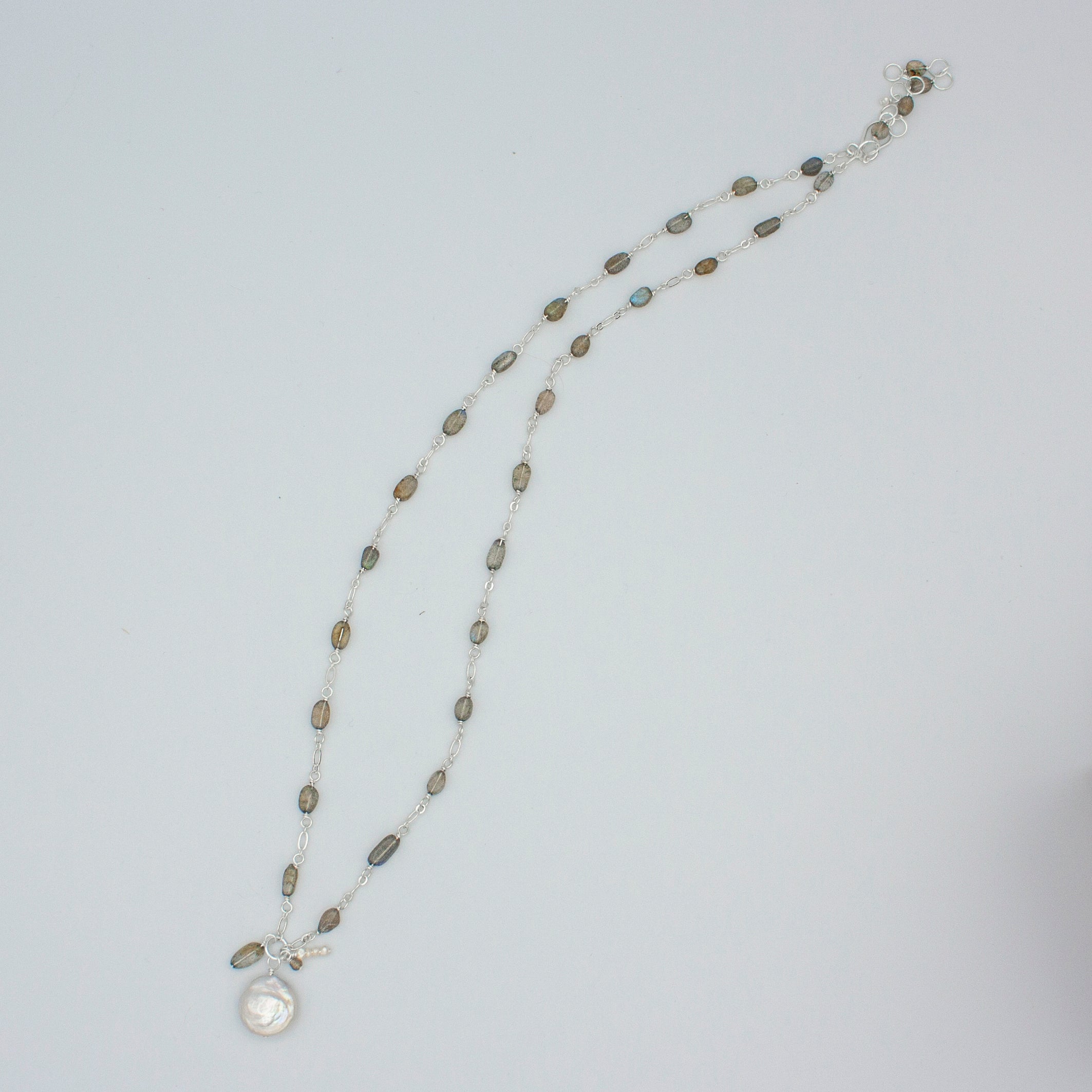 Elegant Pearl Pendant with Charm Labradorite Chain Necklace featuring natural gemstones and silver-plated copper clasp.