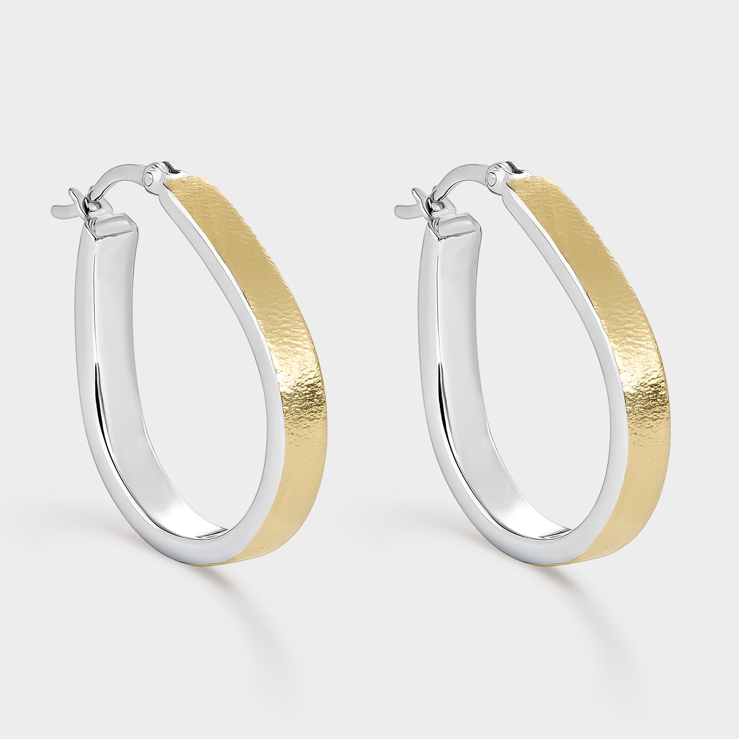 Pendientes aros bicolor en forma de gota, con baño de oro amarillo de 18K y textura mate, tamaño 25mm, ideales para cualquier ocasión.
