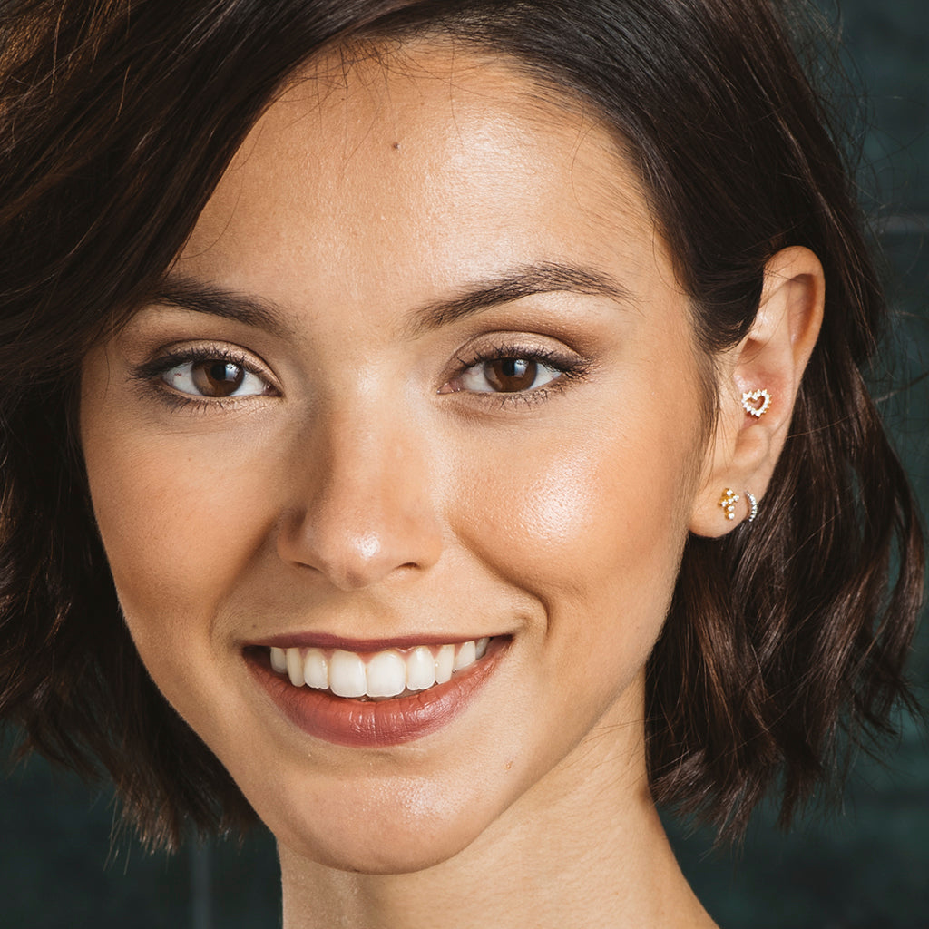 Pendientes Corona de Corazón de Plata bañados en oro amarillo con circonitas blancas, elegantes y sofisticados.