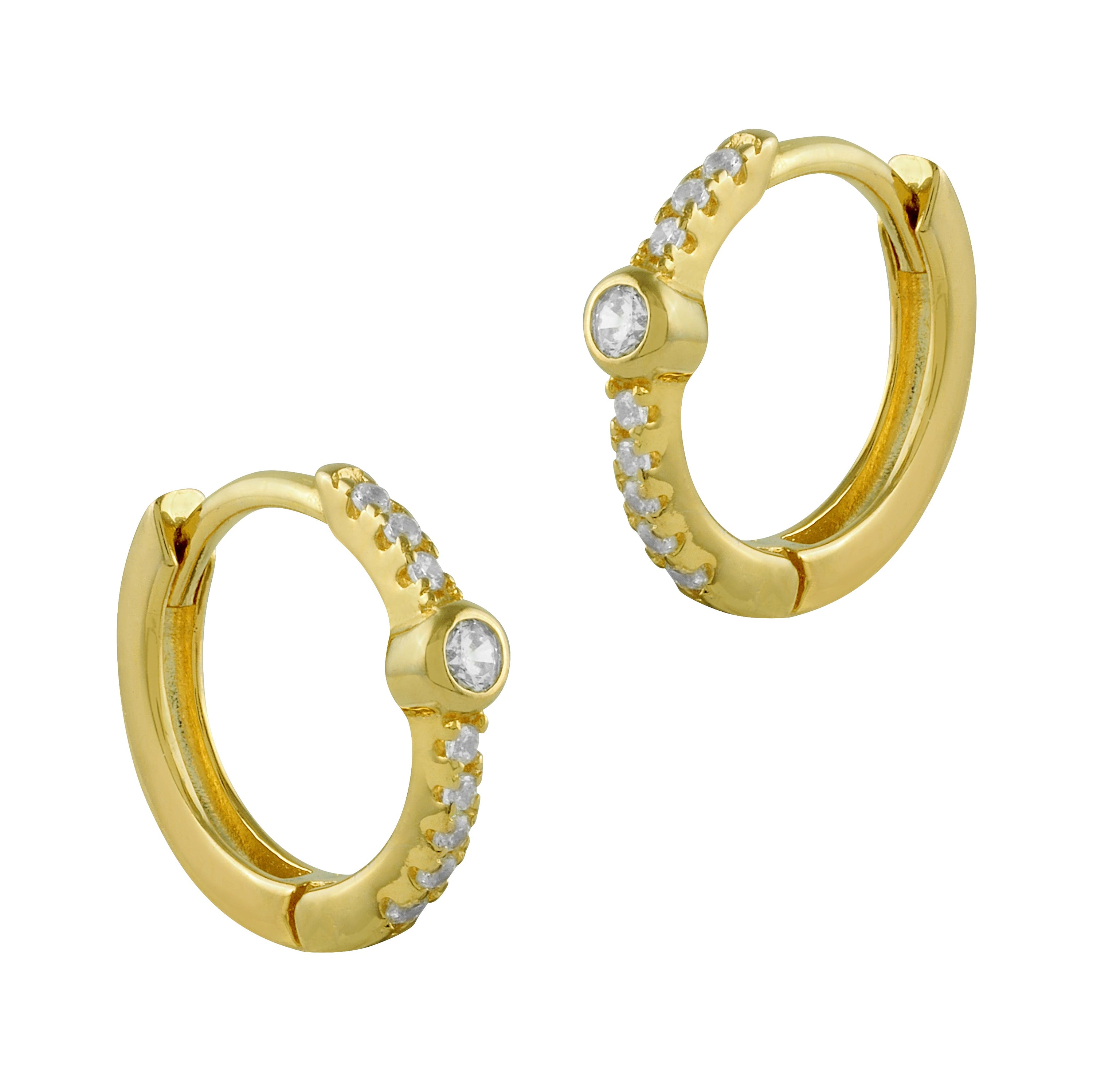 Pendientes criolla de plata bañada en oro con circonitas blancas y circonita oval central, elegantes y sofisticados.