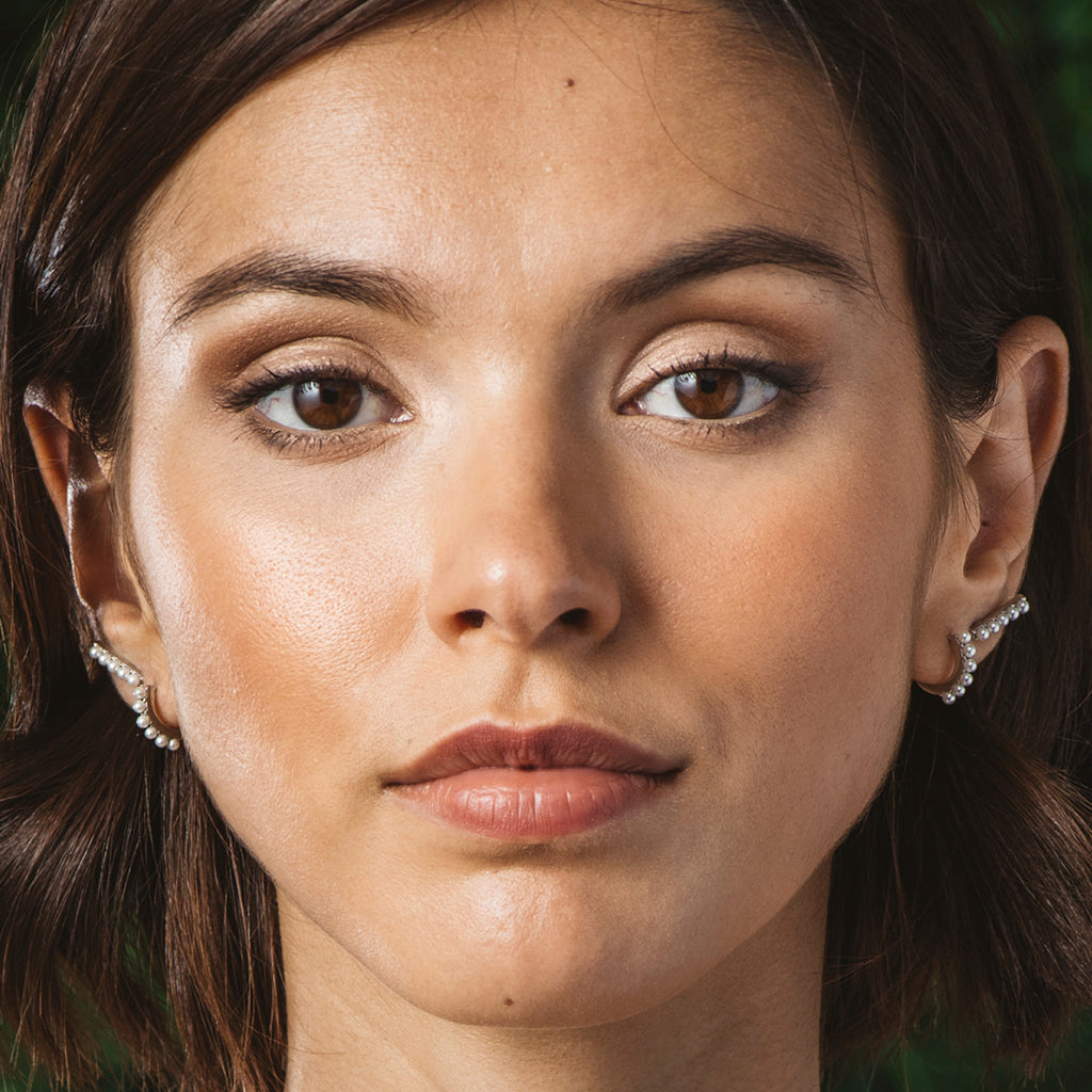 Pendientes criolla de plata con perlitas de 2 mm, elegantes y sofisticados, perfectos para cualquier ocasión.