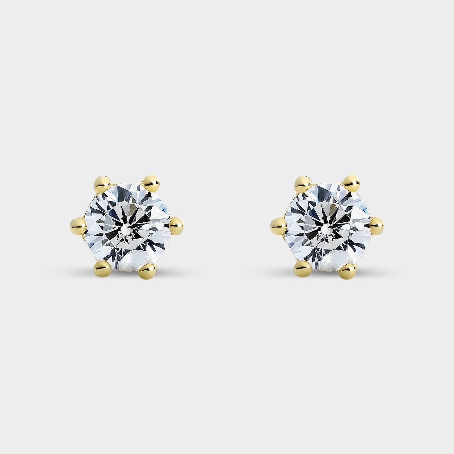 Pendientes de plata chapado en oro amarillo con circonita brillante, elegantes y sofisticados, perfectos para cualquier ocasión.