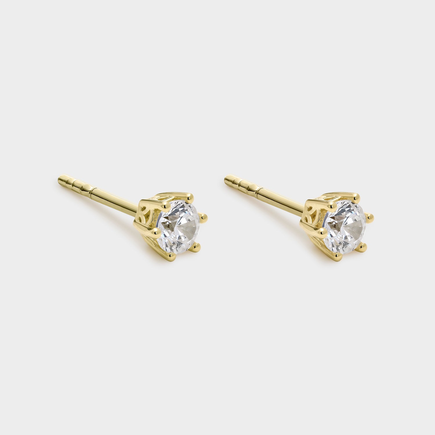 Pendientes de plata chapado en oro amarillo con circonita brillante, elegantes y sofisticados, perfectos para cualquier ocasión.
