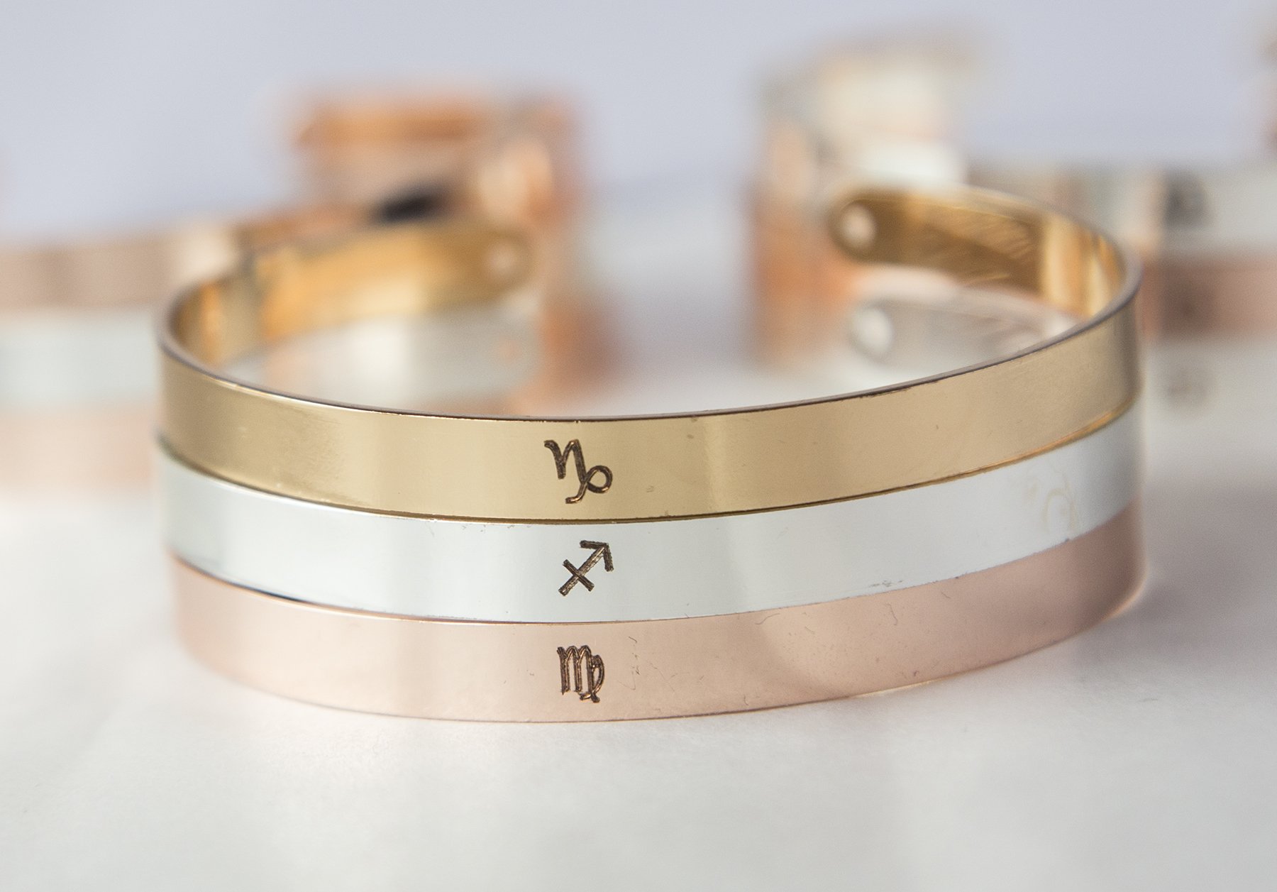A delicate adjustable bracelet featuring personalized zodiac symbols, showcasing a stylish design suitable for astrology enthusiasts.