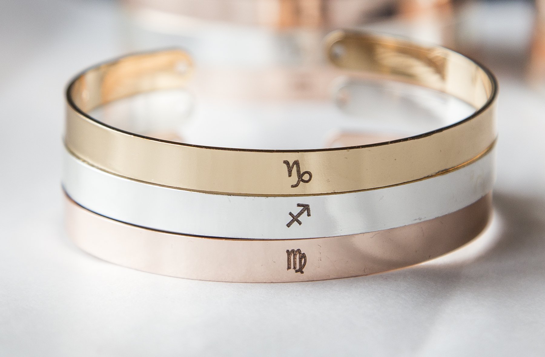 A delicate adjustable bracelet featuring personalized zodiac symbols, showcasing a stylish design suitable for astrology enthusiasts.
