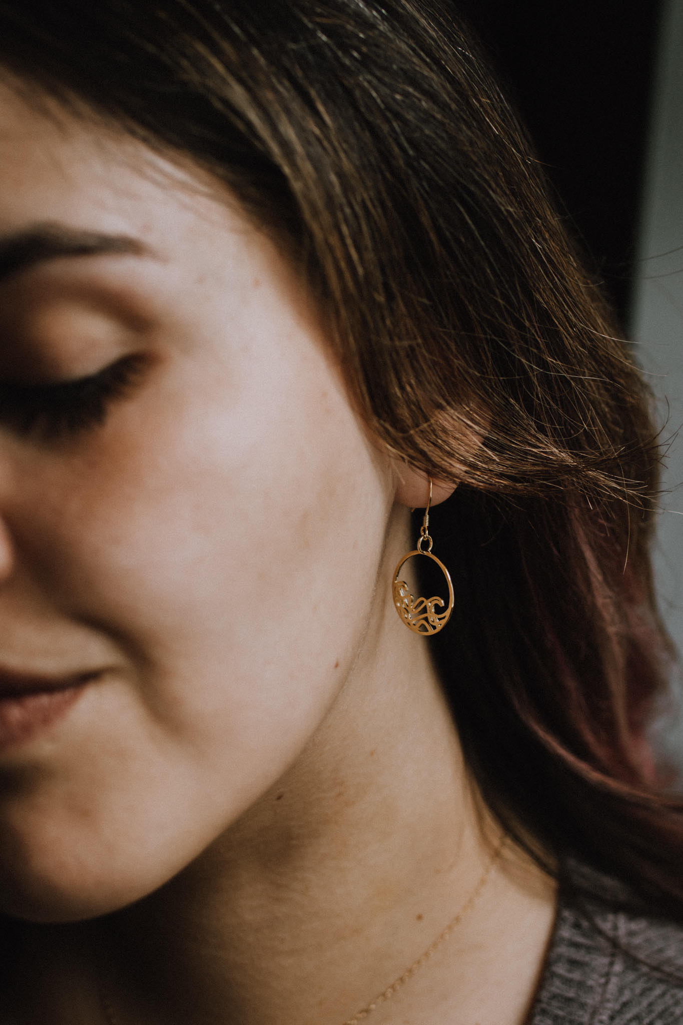 Petite Sombrio Circle Earrings featuring a delicate ocean wave design in 925 Sterling Silver, available in silver, rose gold, and yellow gold.