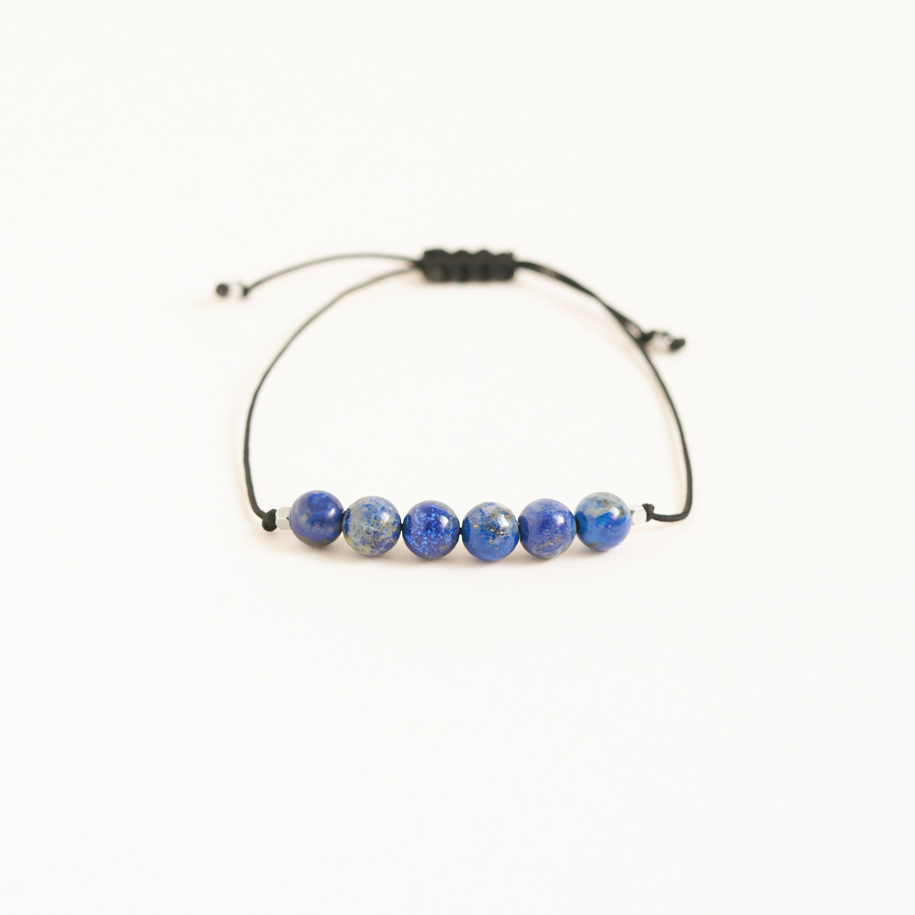 Pulsera ajustable de lapislázuli, hecha a mano, con hilo negro y tarjeta de cumpleaños de septiembre.