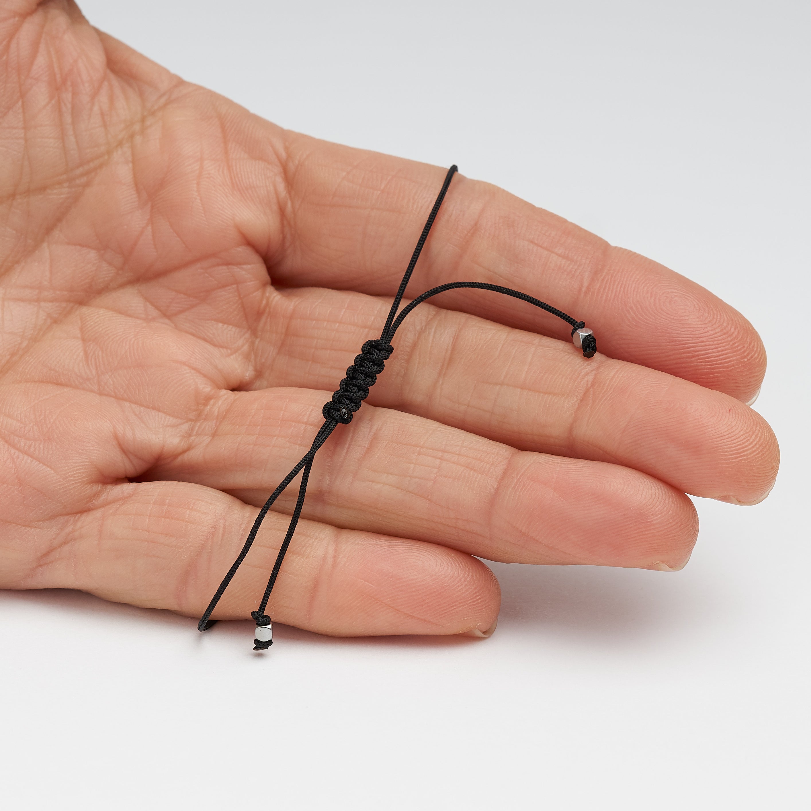 Pulsera ajustable de lapislázuli, hecha a mano, con hilo negro y tarjeta de cumpleaños de septiembre.