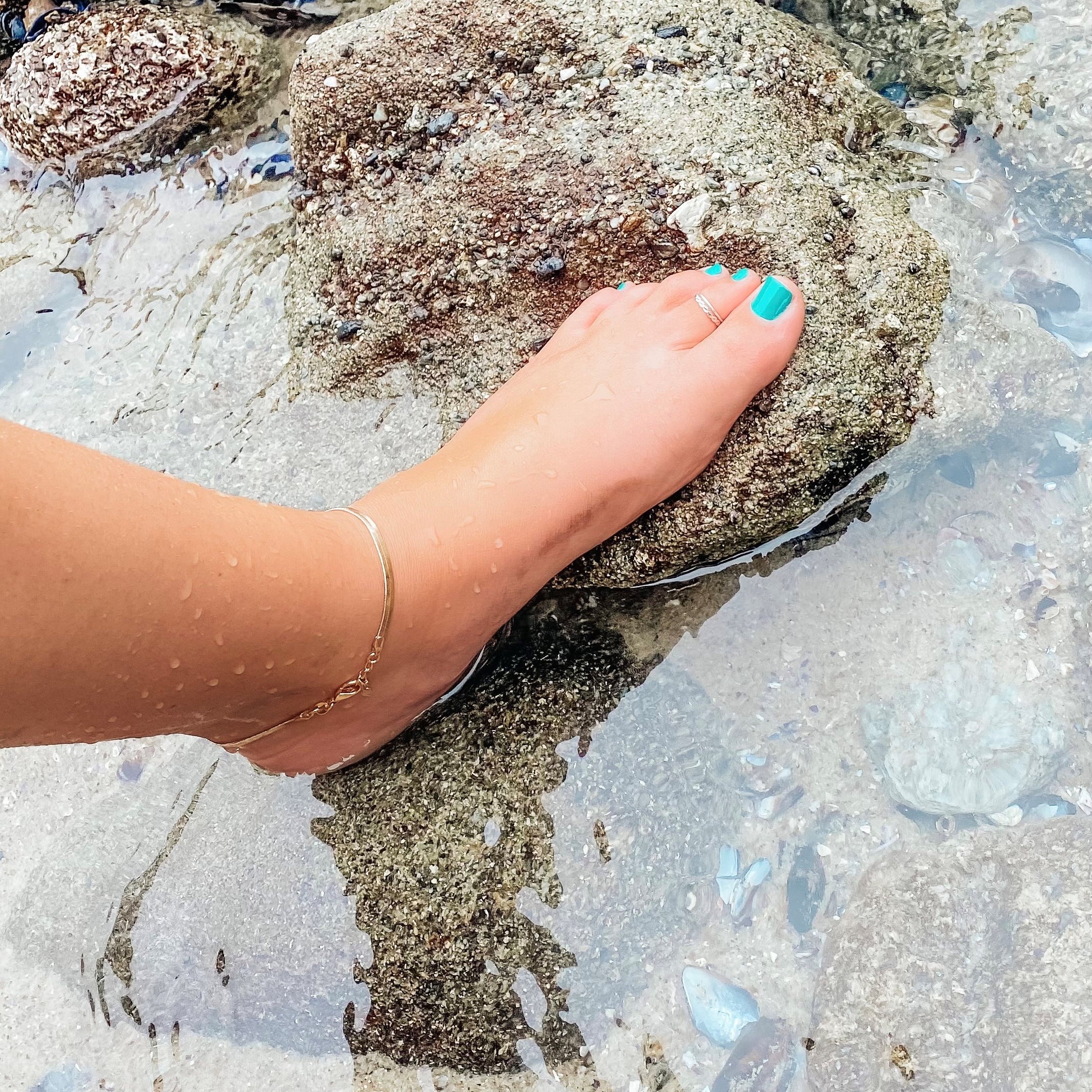 Rachel 18K Gold Filled Herringbone Bracelet and Anklet, showcasing its elegant design and lobster clasp.